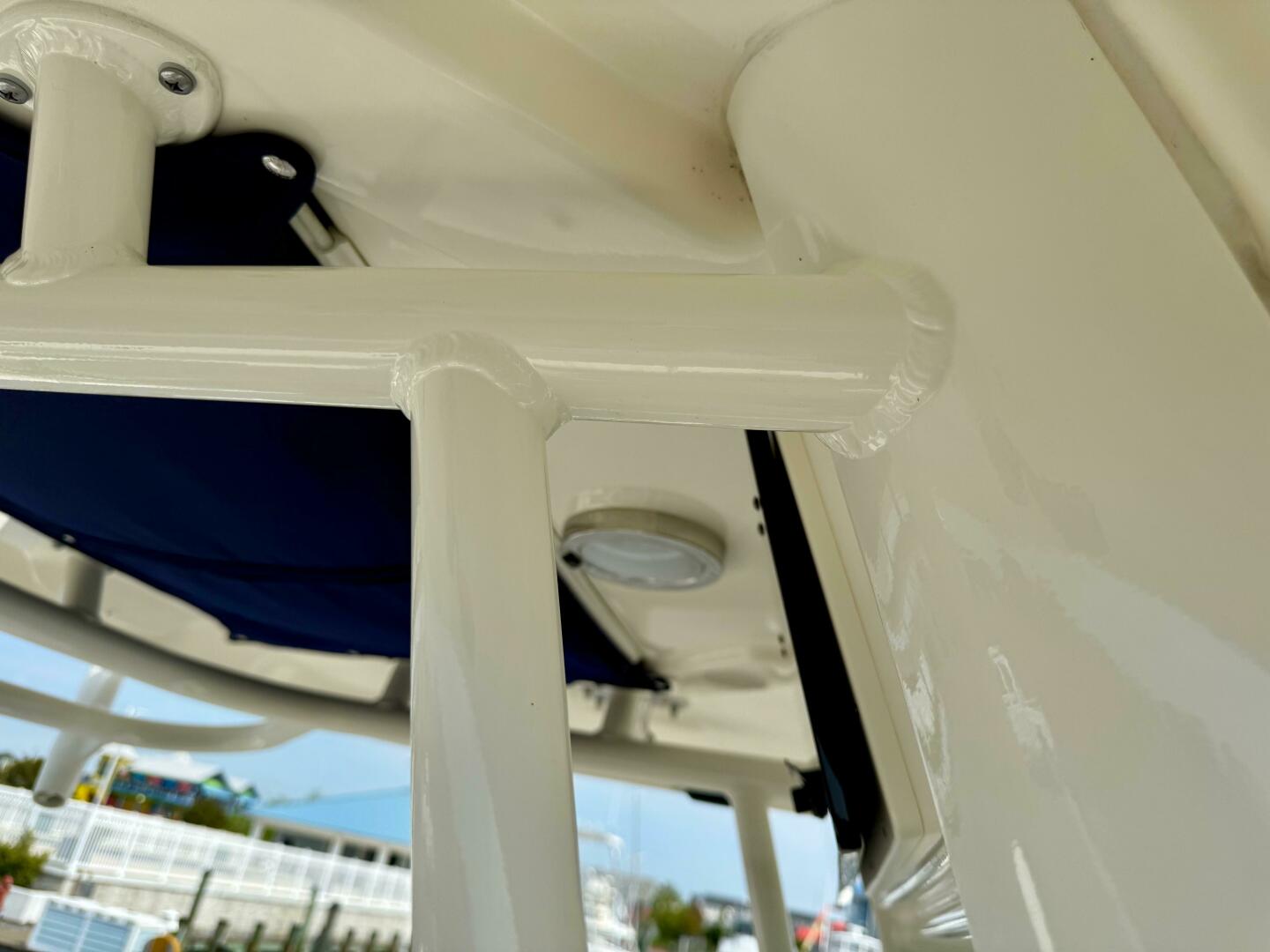 Slide: The Image of Boston Whaler 250 Outrage 2022 - 5279684