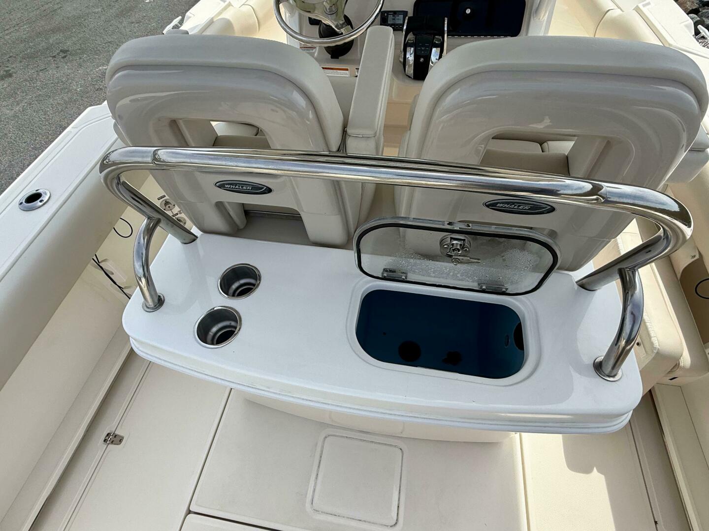 Slide: The Image of Boston Whaler 250 Outrage 2022 - 5279685