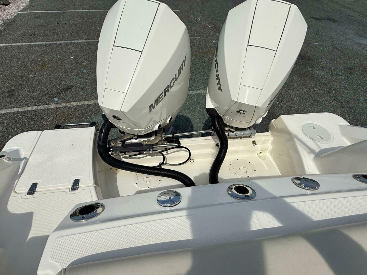 Slide: The Image of Boston Whaler 250 Outrage 2022 - 5279686