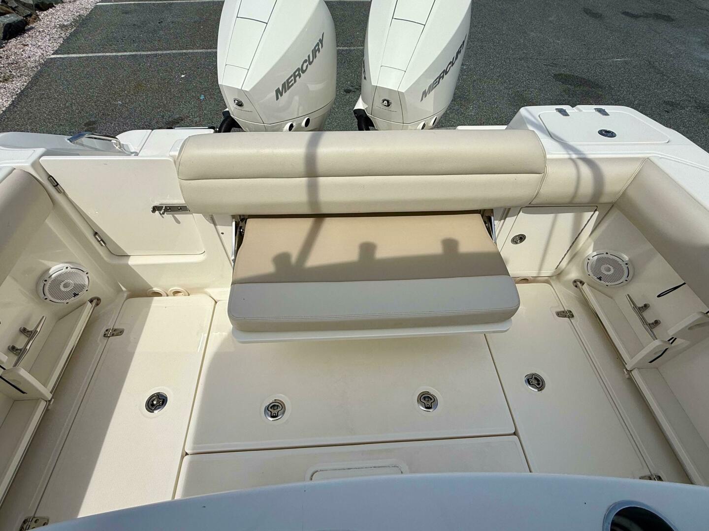 Slide: The Image of Boston Whaler 250 Outrage 2022 - 5279687