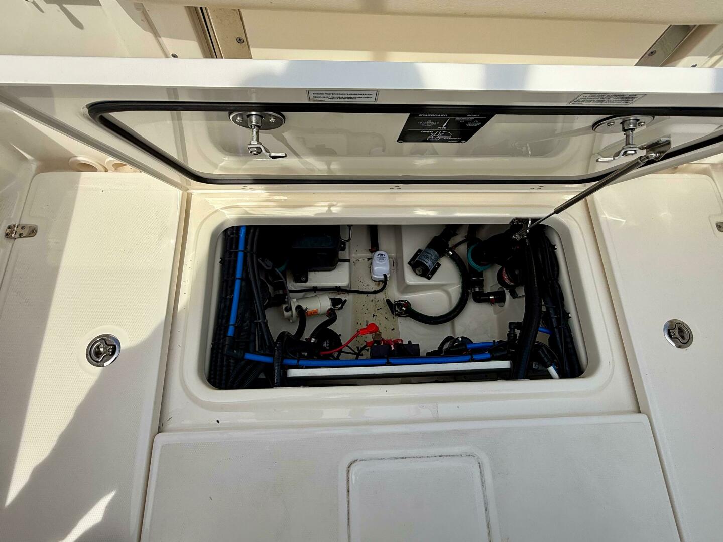 Slide: The Image of Boston Whaler 250 Outrage 2022 - 5279688