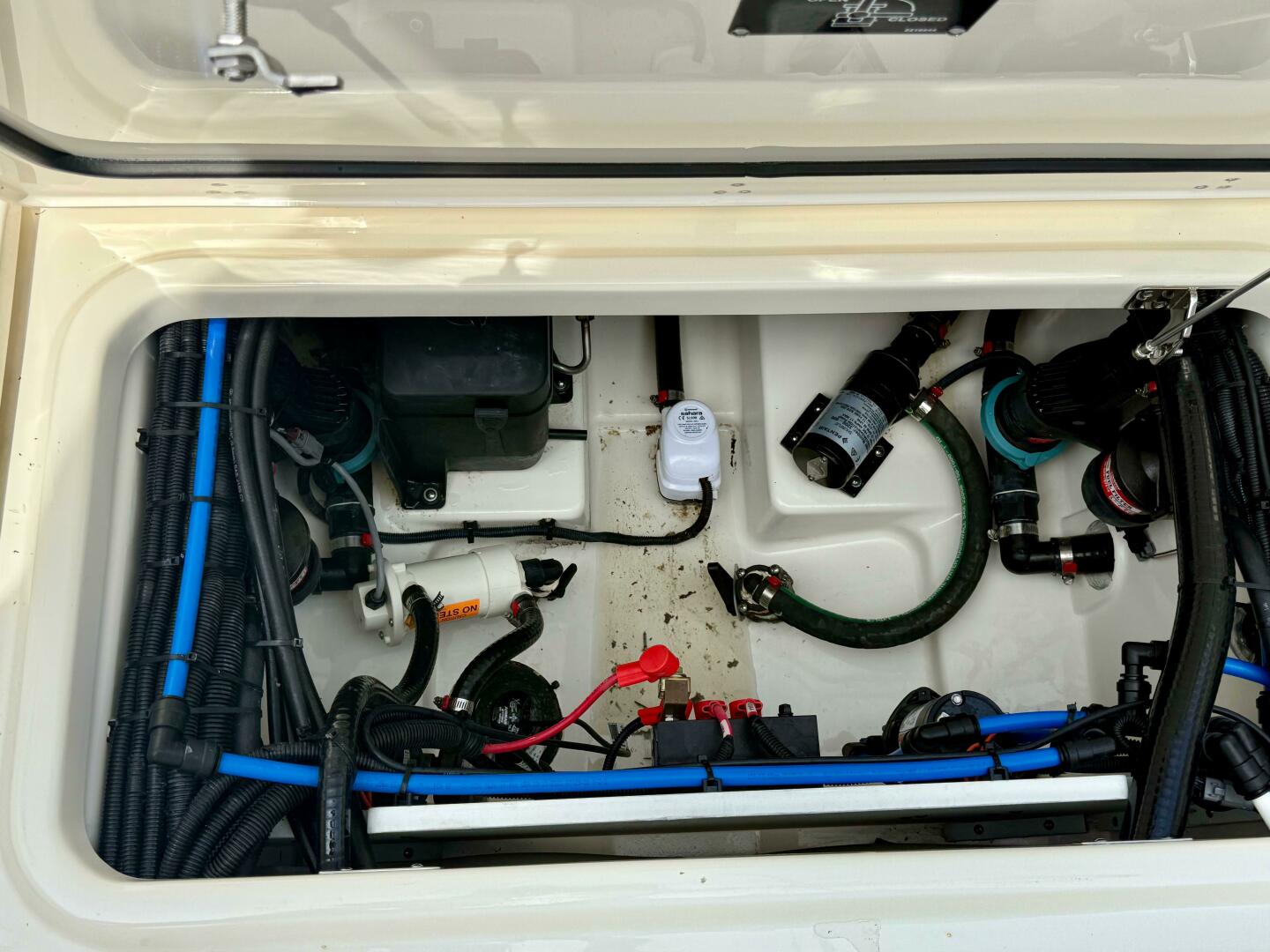 Slide: The Image of Boston Whaler 250 Outrage 2022 - 5279689