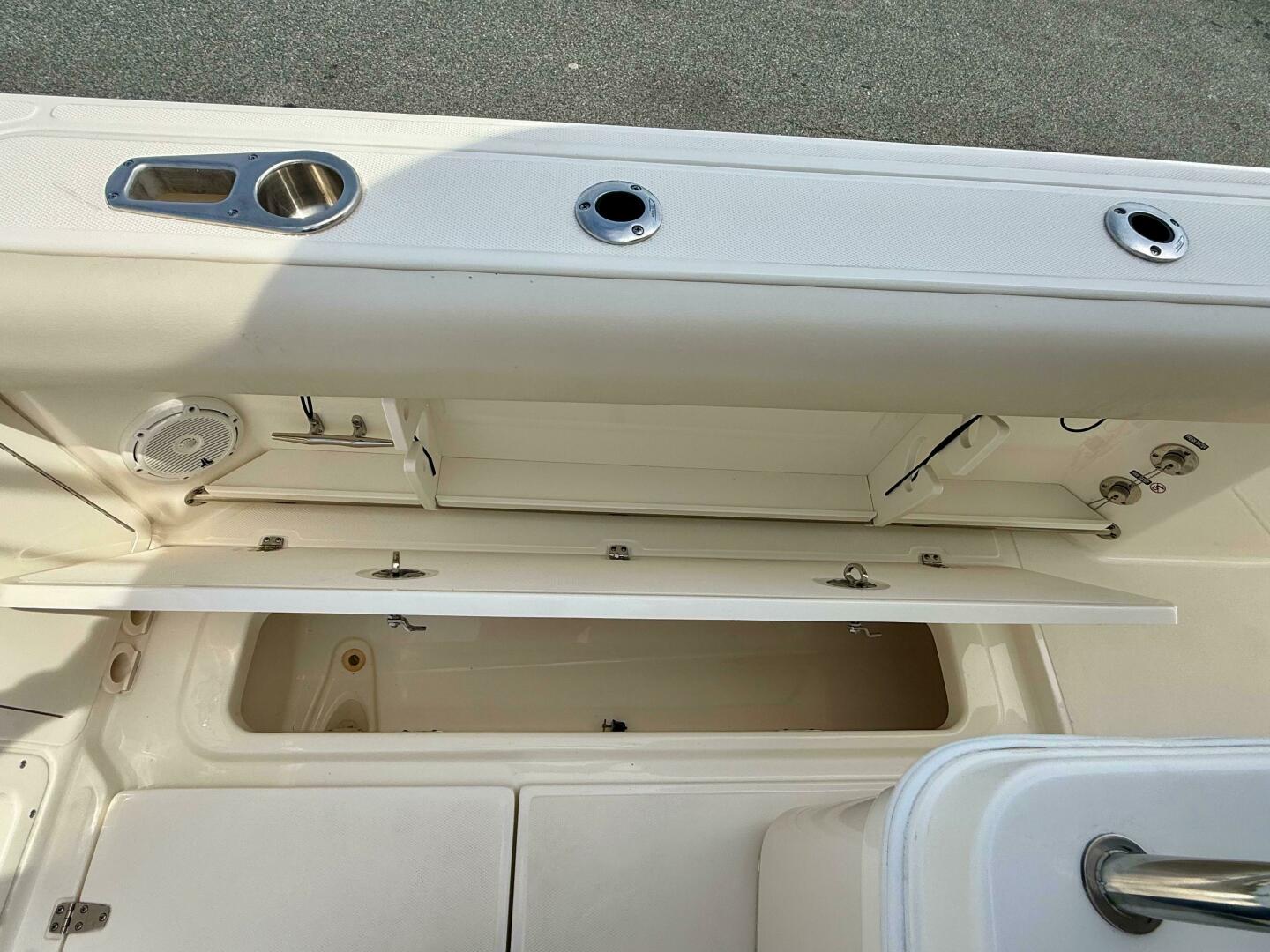 Slide: The Image of Boston Whaler 250 Outrage 2022 - 5279693