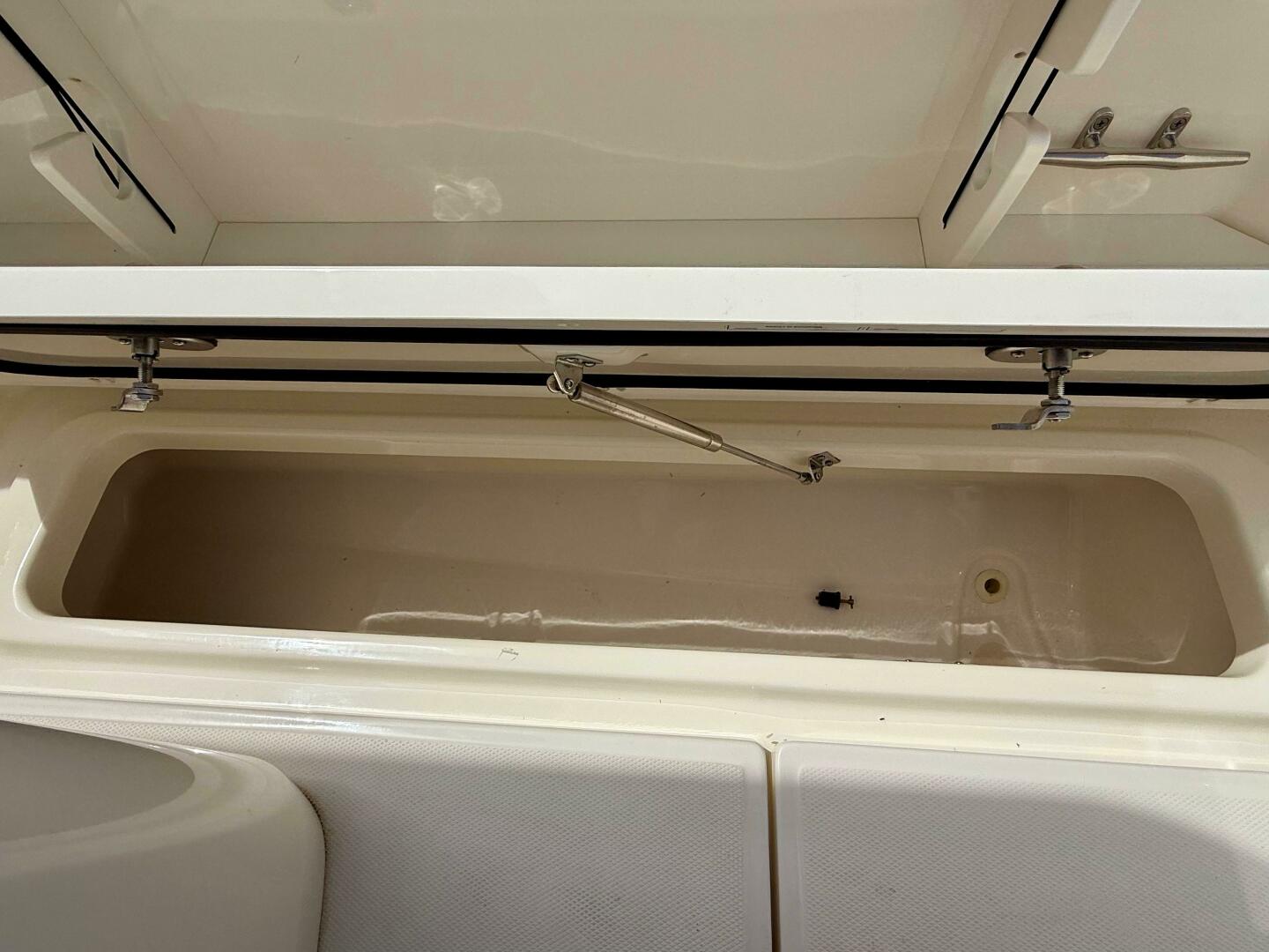 Slide: The Image of Boston Whaler 250 Outrage 2022 - 5279695