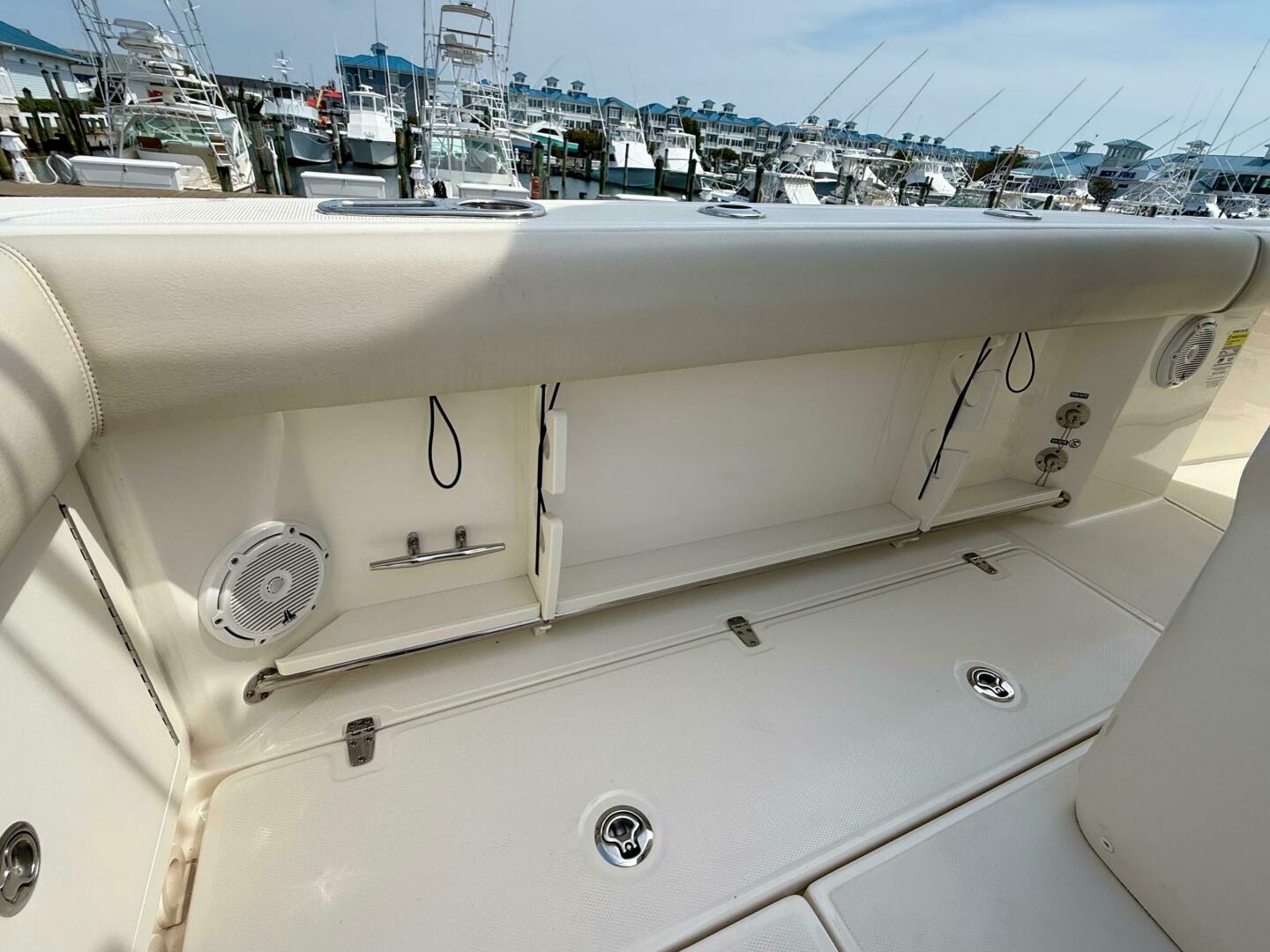 Slide: The Image of Boston Whaler 250 Outrage 2022 - 5279699