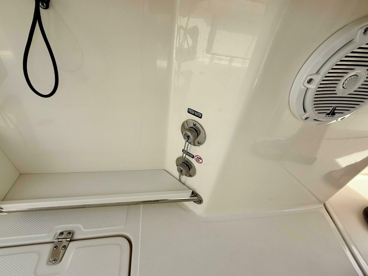 Slide: The Image of Boston Whaler 250 Outrage 2022 - 5279705