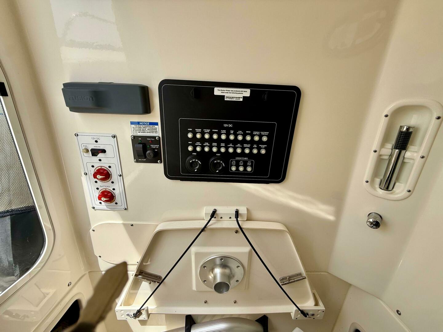 Slide: The Image of Boston Whaler 250 Outrage 2022 - 5279708