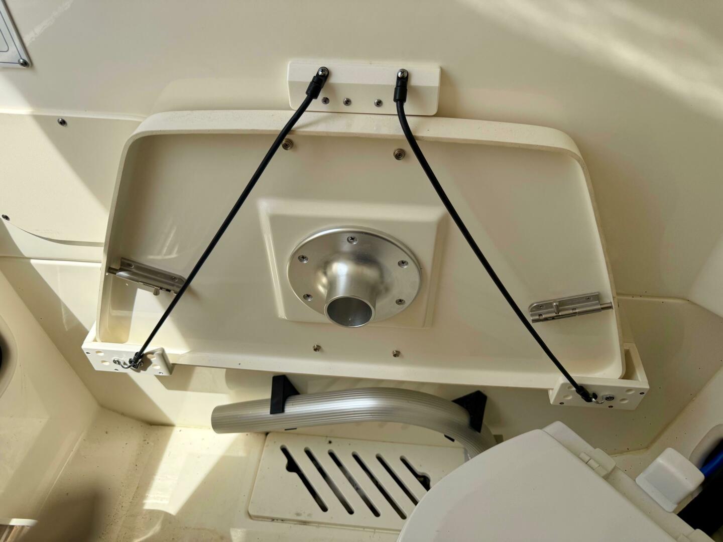 Slide: The Image of Boston Whaler 250 Outrage 2022 - 5279709