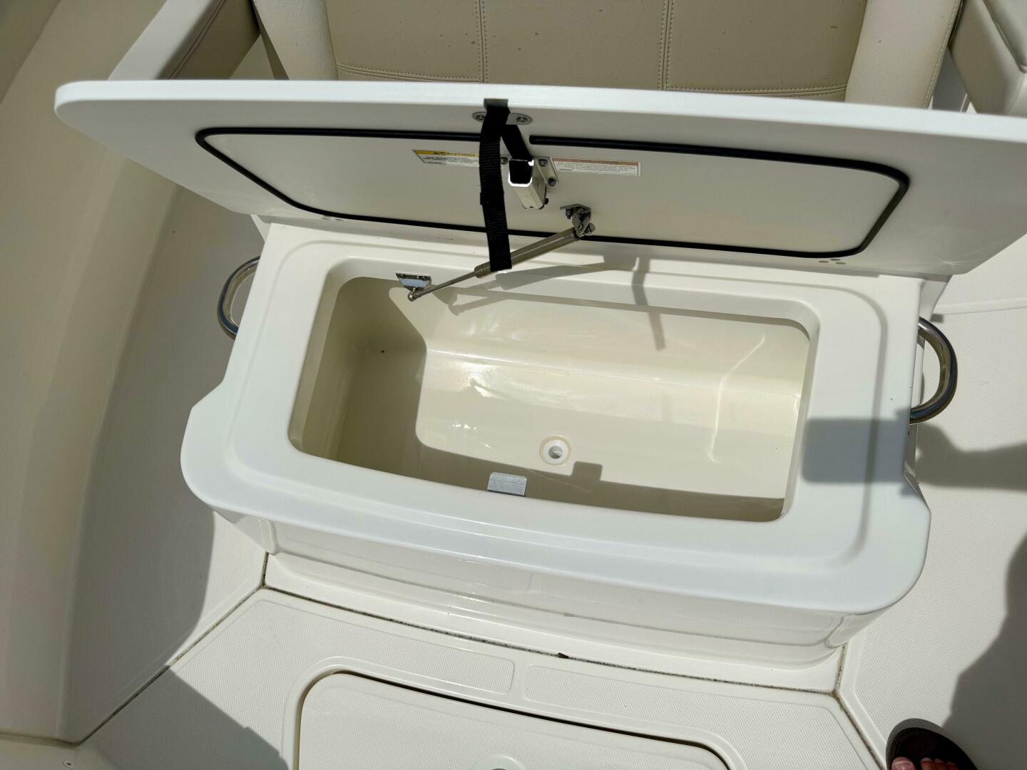 Slide: The Image of Boston Whaler 250 Outrage 2022 - 5279711