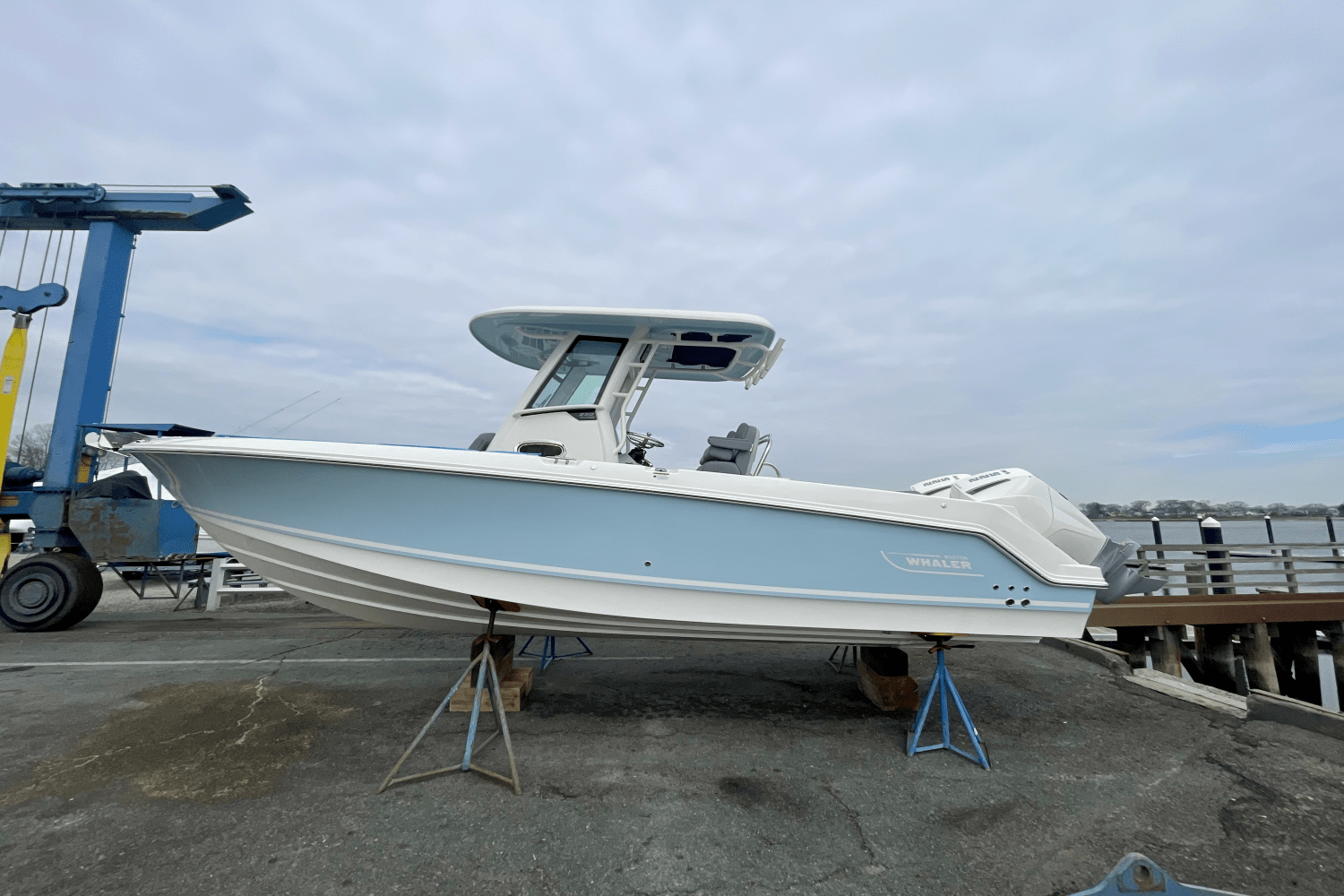 Slide: The Image of Boston Whaler 250 Outrage 2025 - 0
