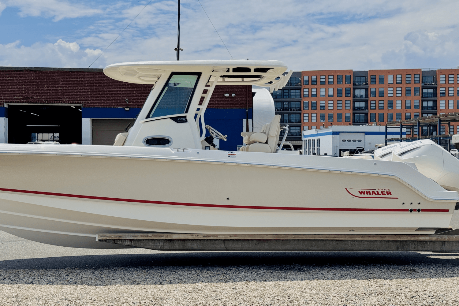 Slide: The Image of Boston Whaler 250 Outrage 2025 - 1
