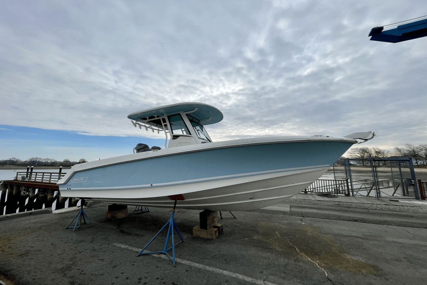 Slide: The Image of Boston Whaler 250 Outrage 2025 - 1