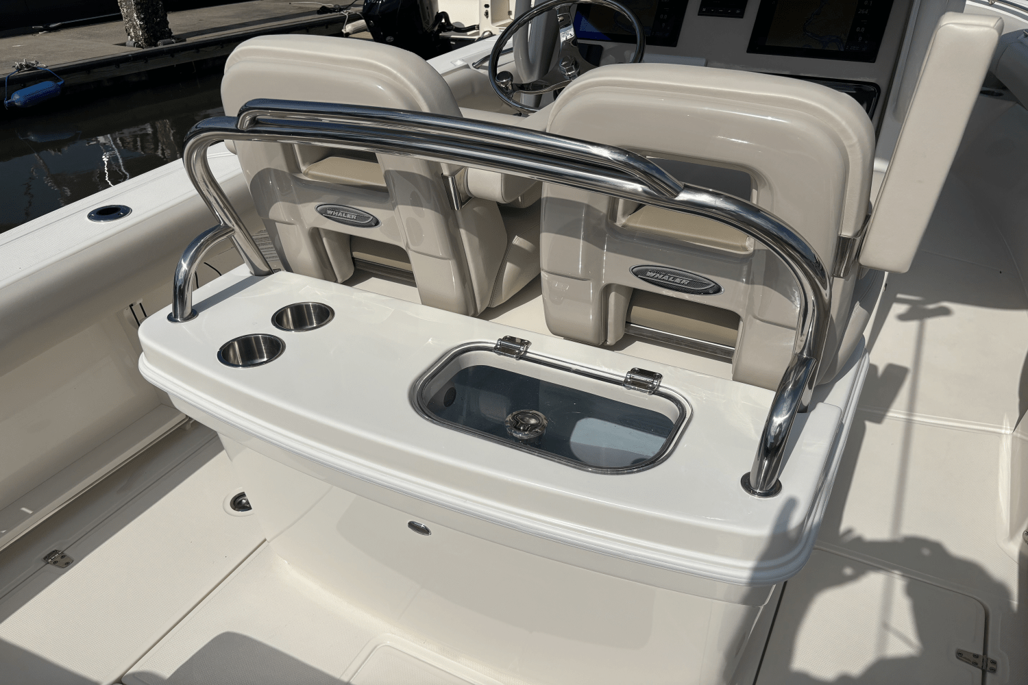 Slide: The Image of Boston Whaler 250 Outrage 2025 - 11