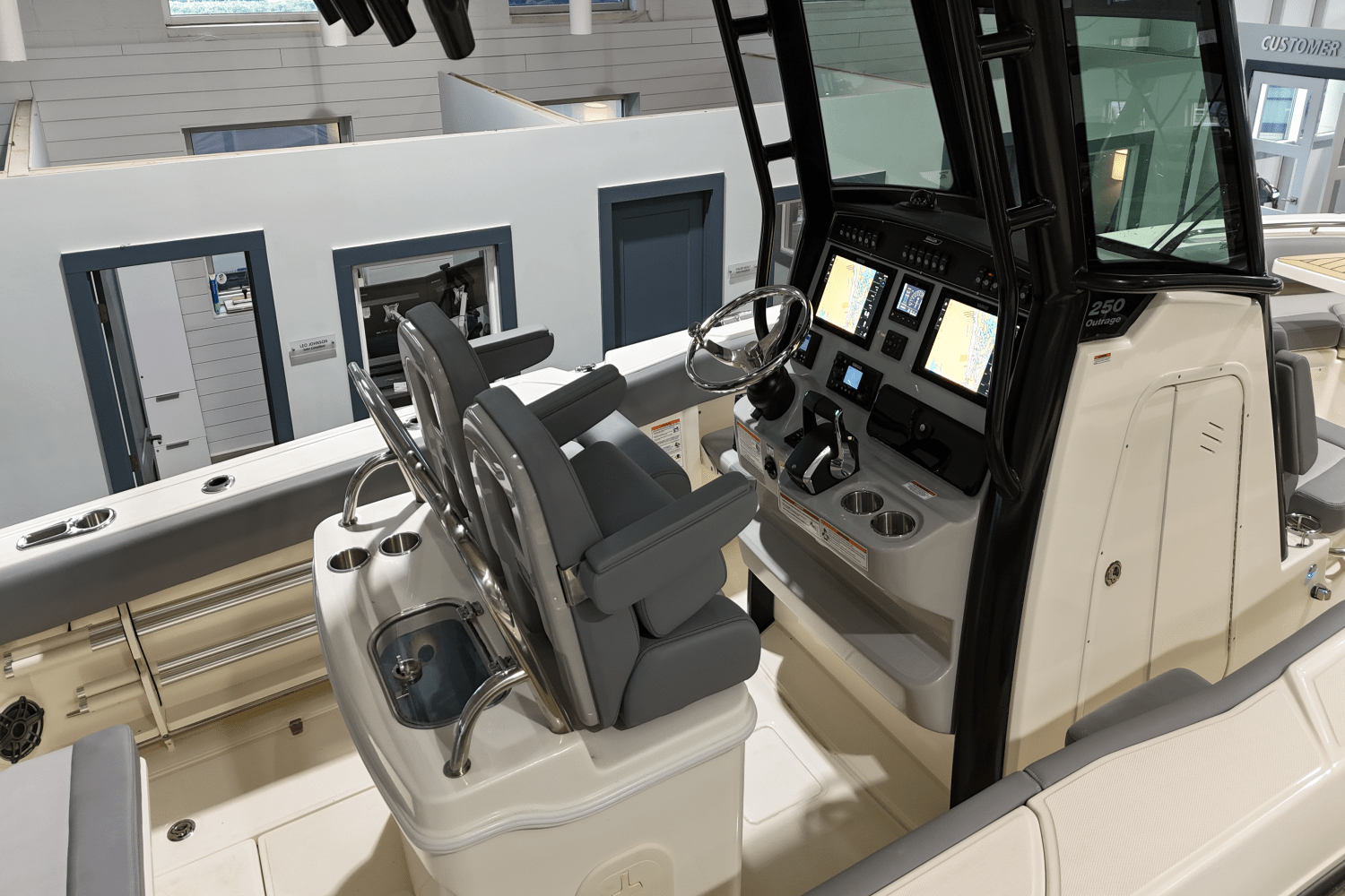 Slide: The Image of Boston Whaler 250 Outrage 2025 - 12