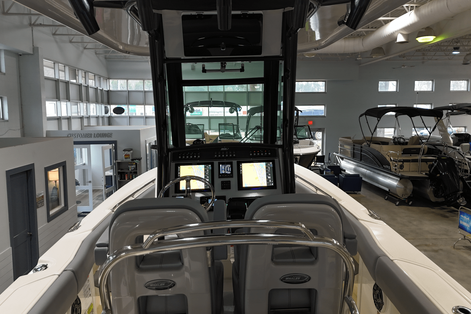 Slide: The Image of Boston Whaler 250 Outrage 2025 - 13