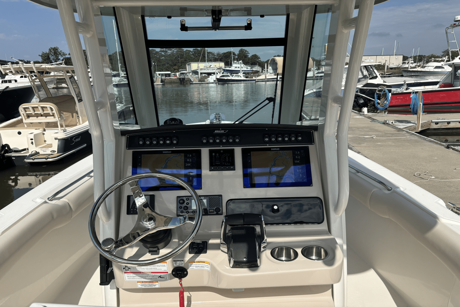 Slide: The Image of Boston Whaler 250 Outrage 2025 - 14