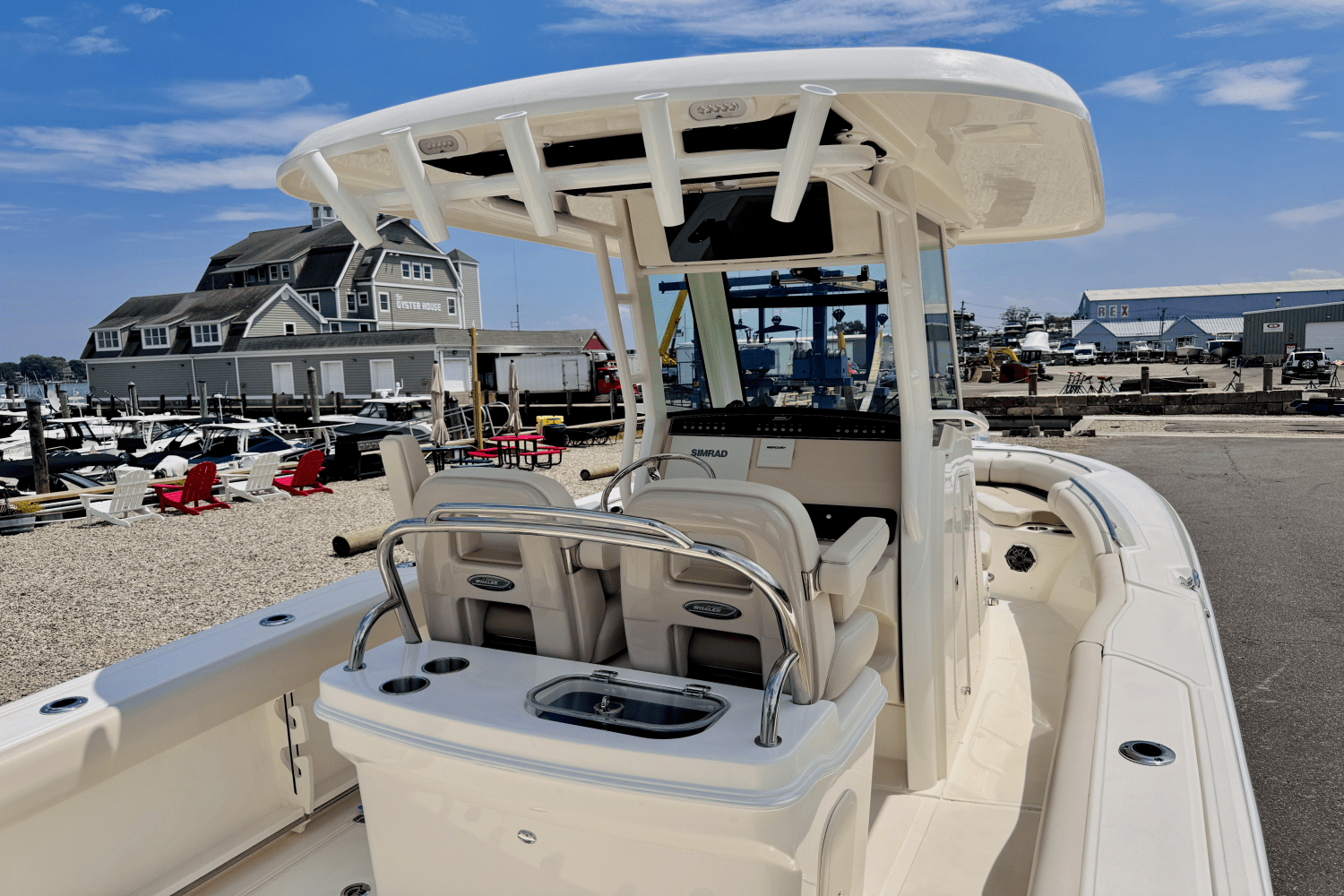Slide: The Image of Boston Whaler 250 Outrage 2025 - 14