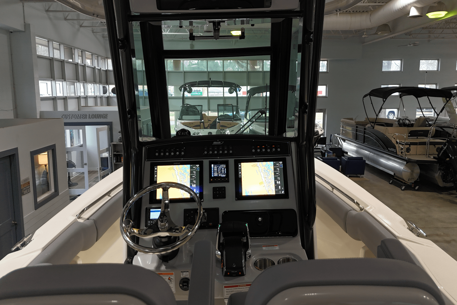 Slide: The Image of Boston Whaler 250 Outrage 2025 - 15