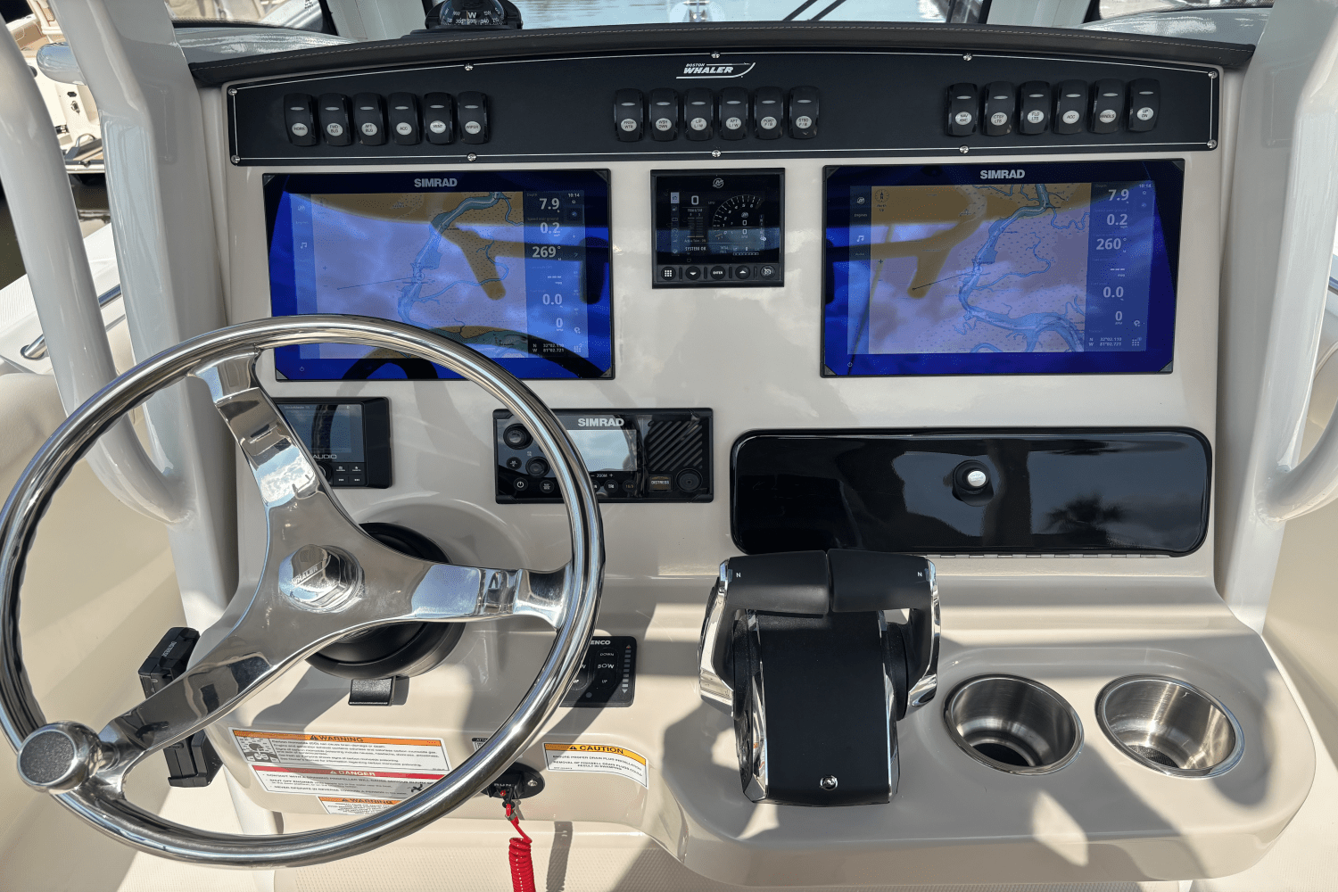 Slide: The Image of Boston Whaler 250 Outrage 2025 - 15