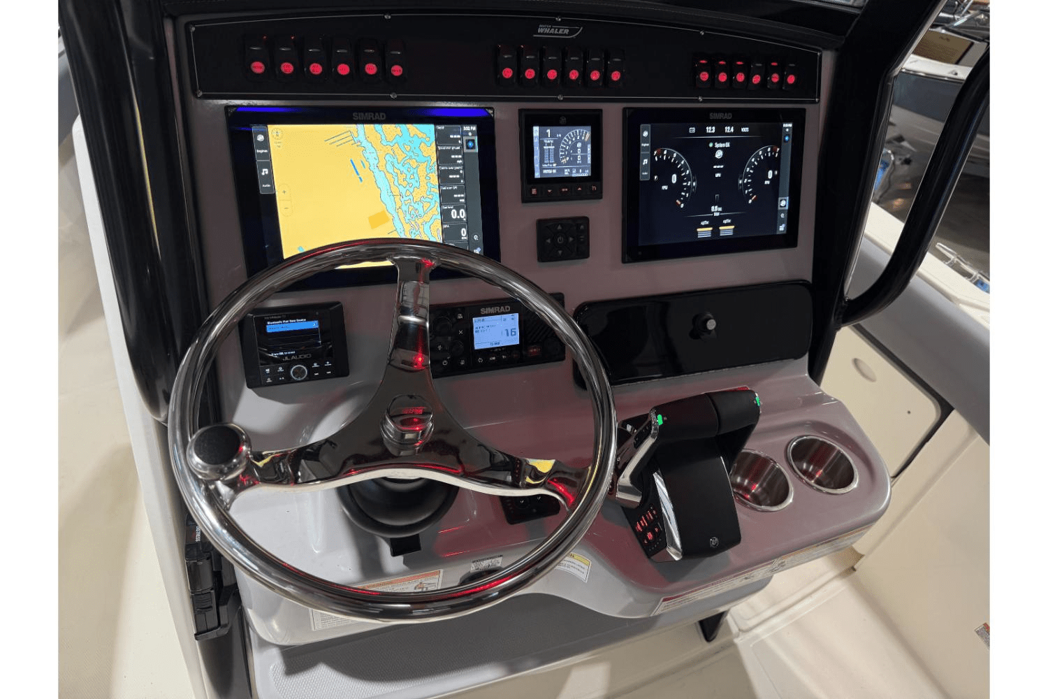 Slide: The Image of Boston Whaler 250 Outrage 2025 - 16