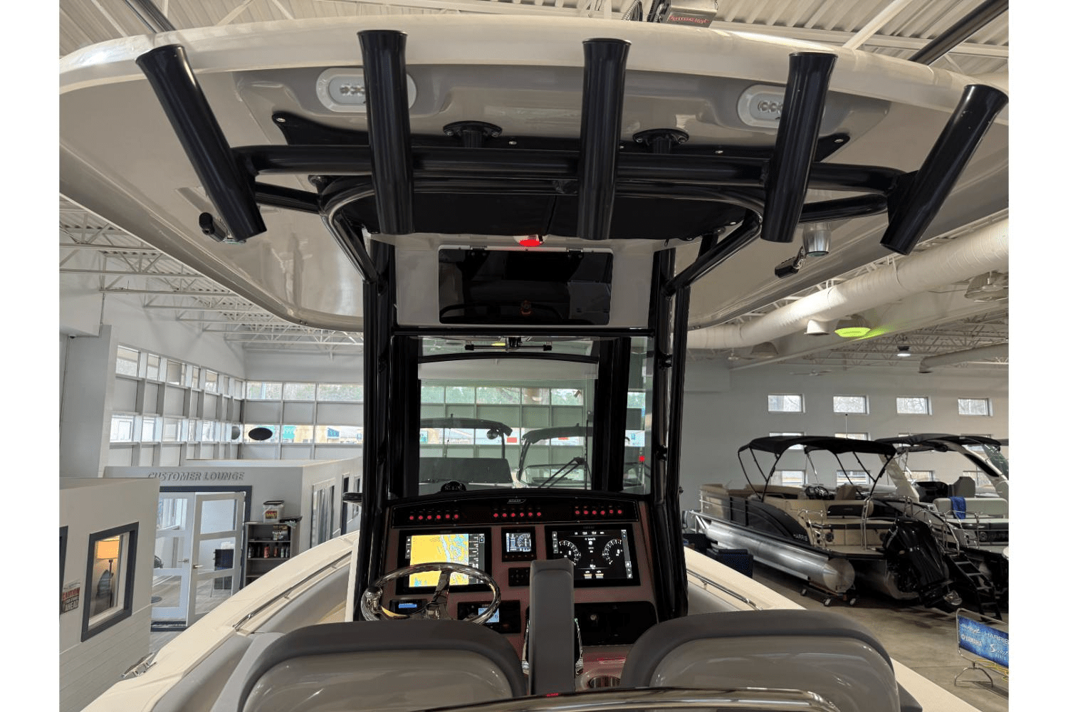Slide: The Image of Boston Whaler 250 Outrage 2025 - 17