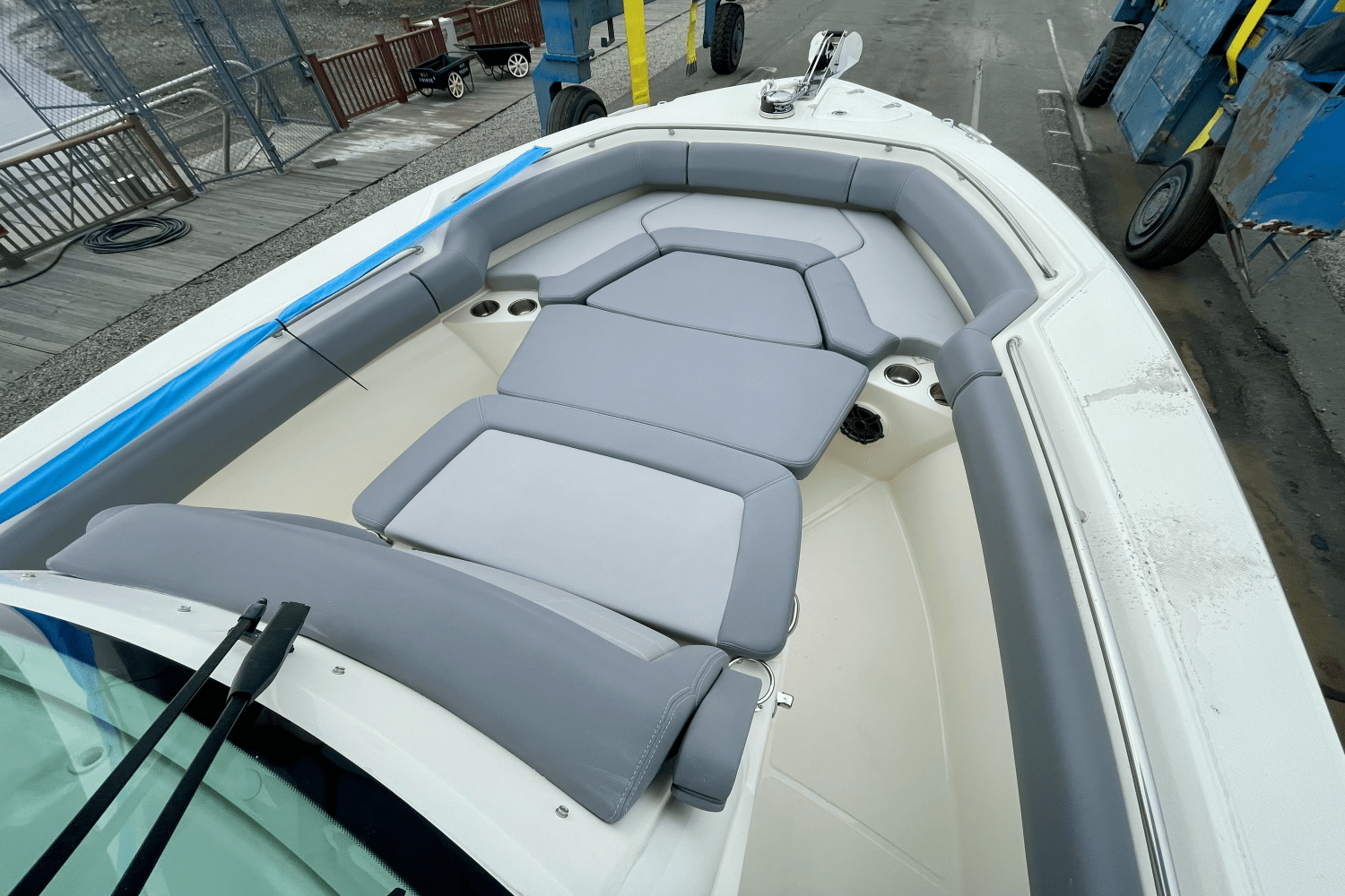 Slide: The Image of Boston Whaler 250 Outrage 2025 - 19