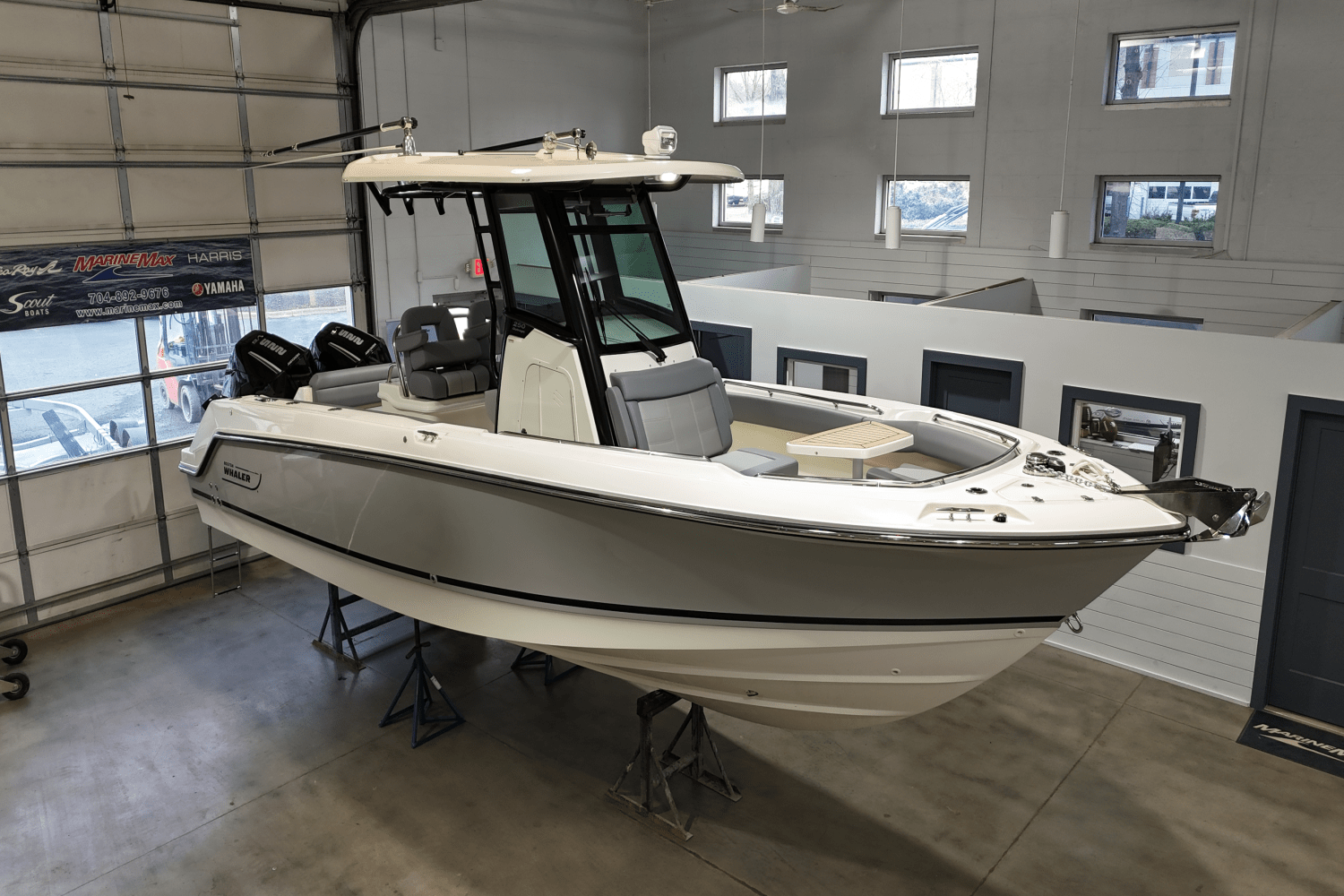 Slide: The Image of Boston Whaler 250 Outrage 2025 - 2