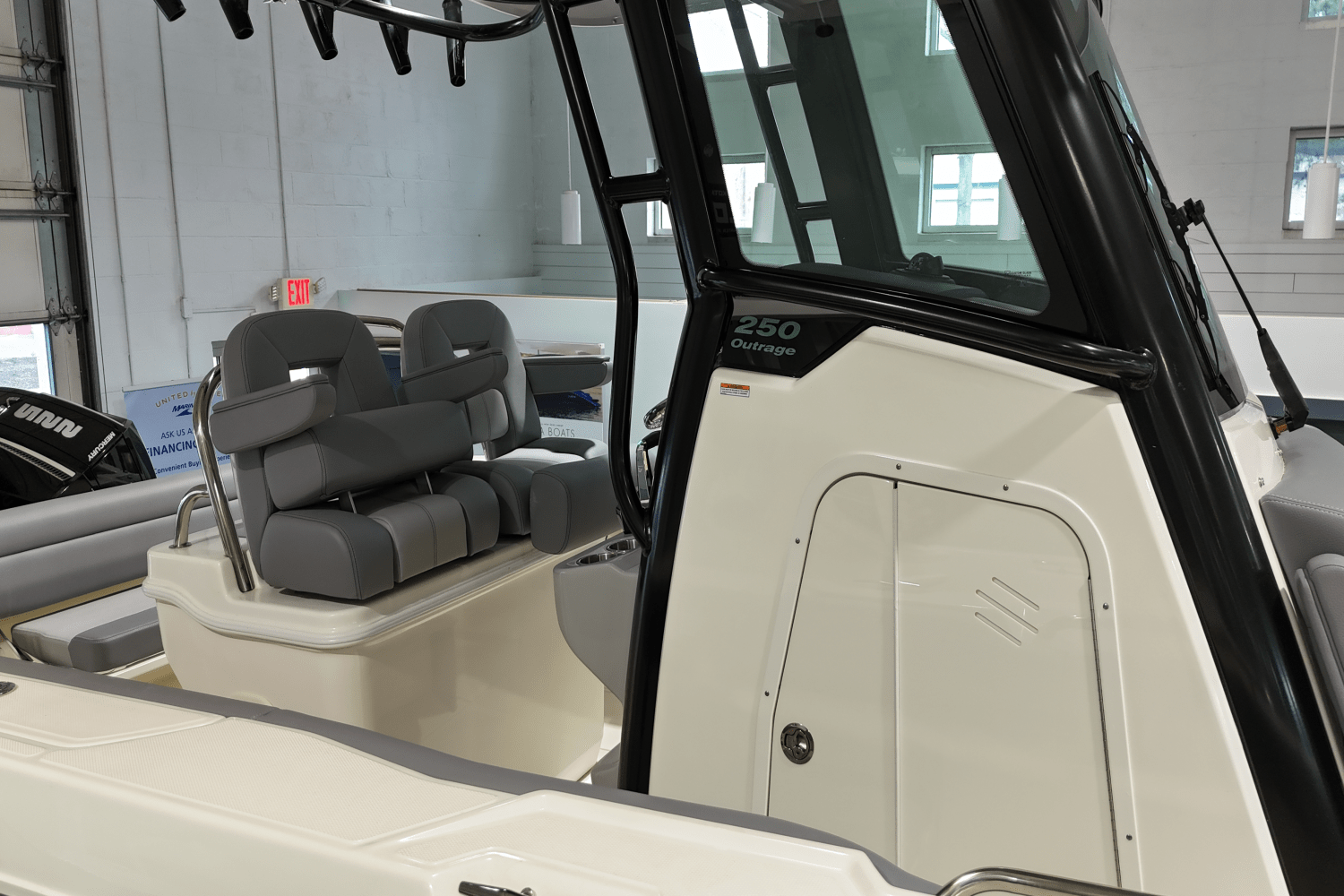 Slide: The Image of Boston Whaler 250 Outrage 2025 - 20