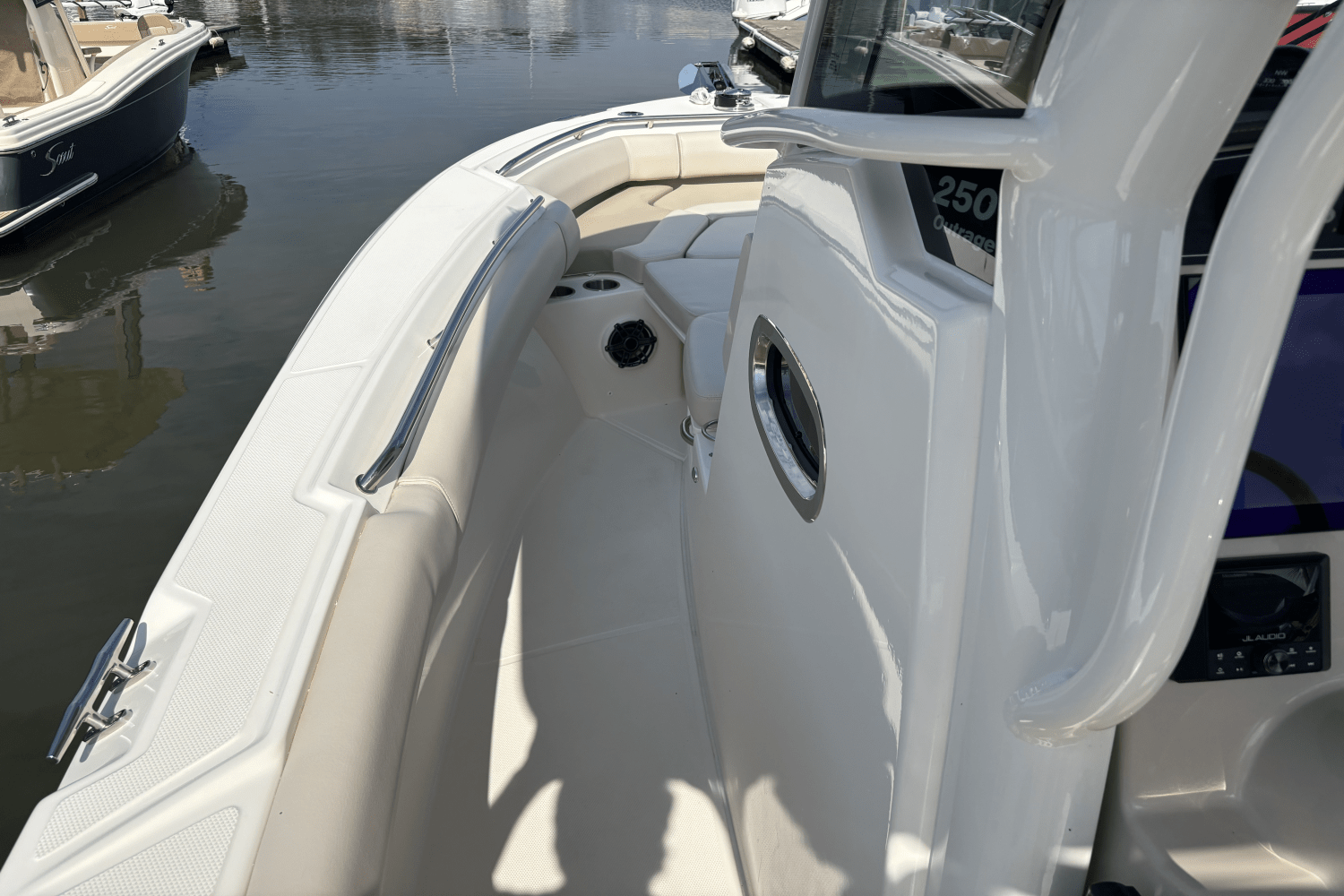 Slide: The Image of Boston Whaler 250 Outrage 2025 - 20