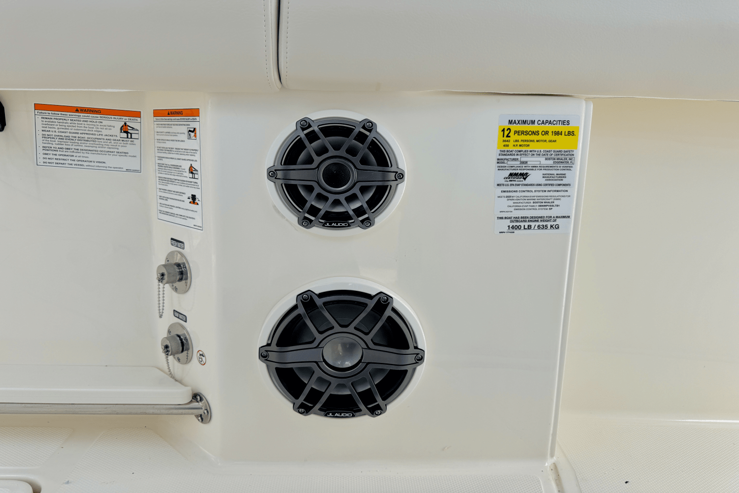 Slide: The Image of Boston Whaler 250 Outrage 2025 - 21