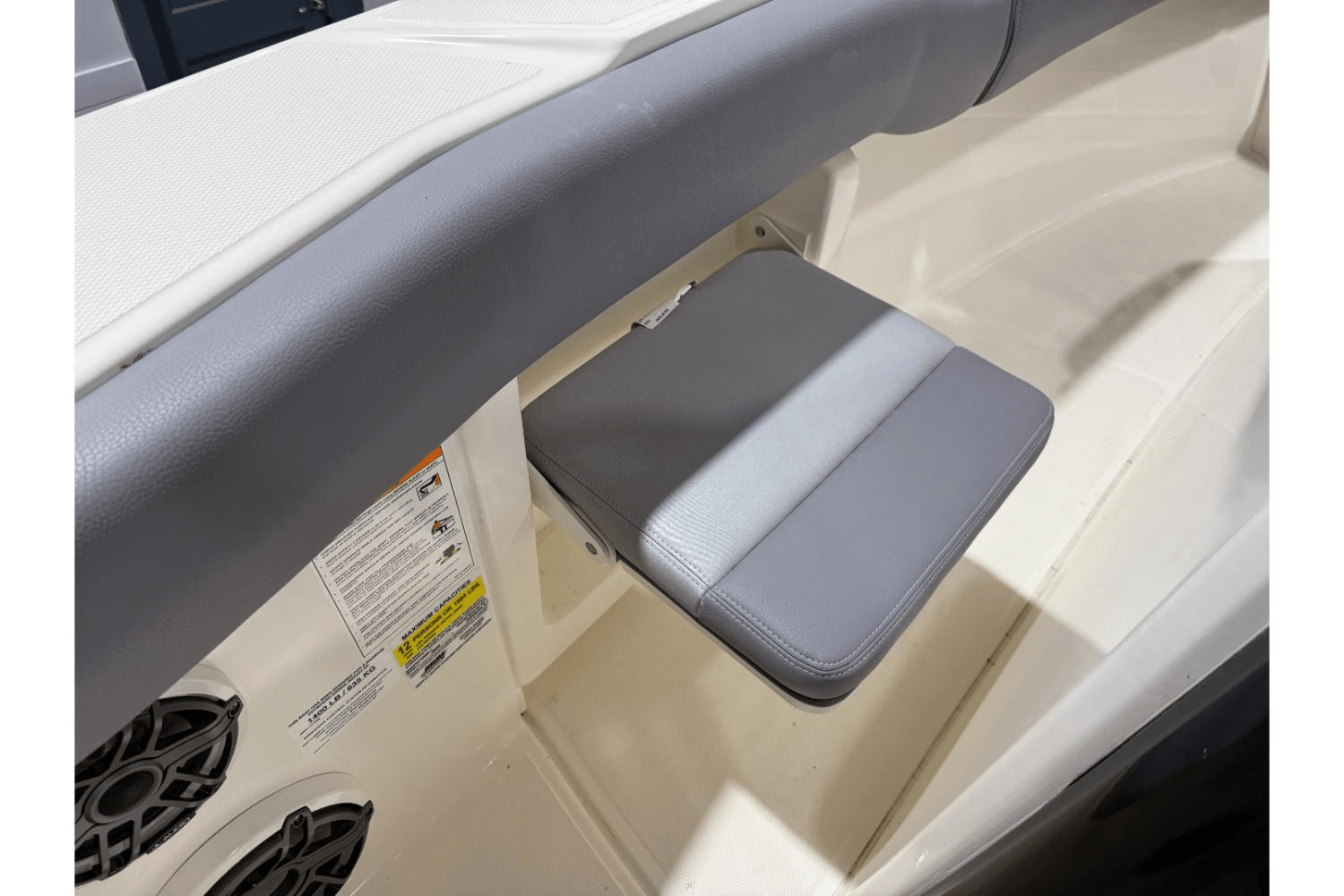 Slide: The Image of Boston Whaler 250 Outrage 2025 - 22