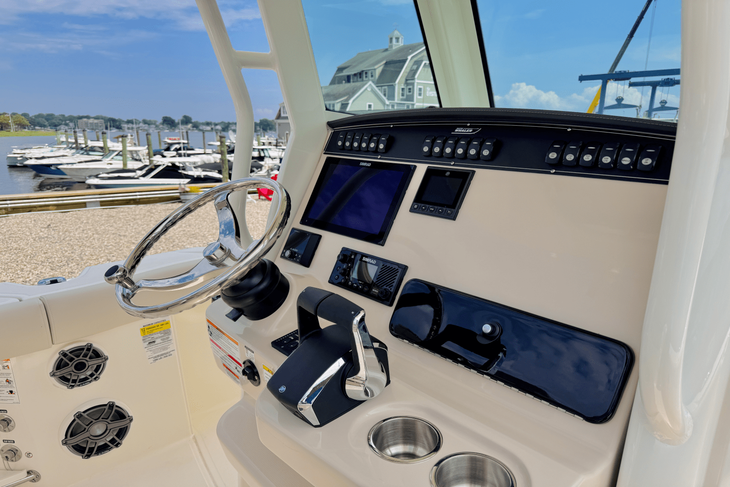 Slide: The Image of Boston Whaler 250 Outrage 2025 - 23