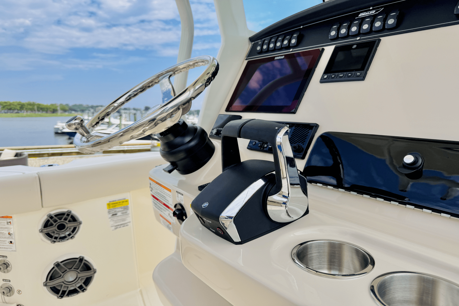 Slide: The Image of Boston Whaler 250 Outrage 2025 - 24