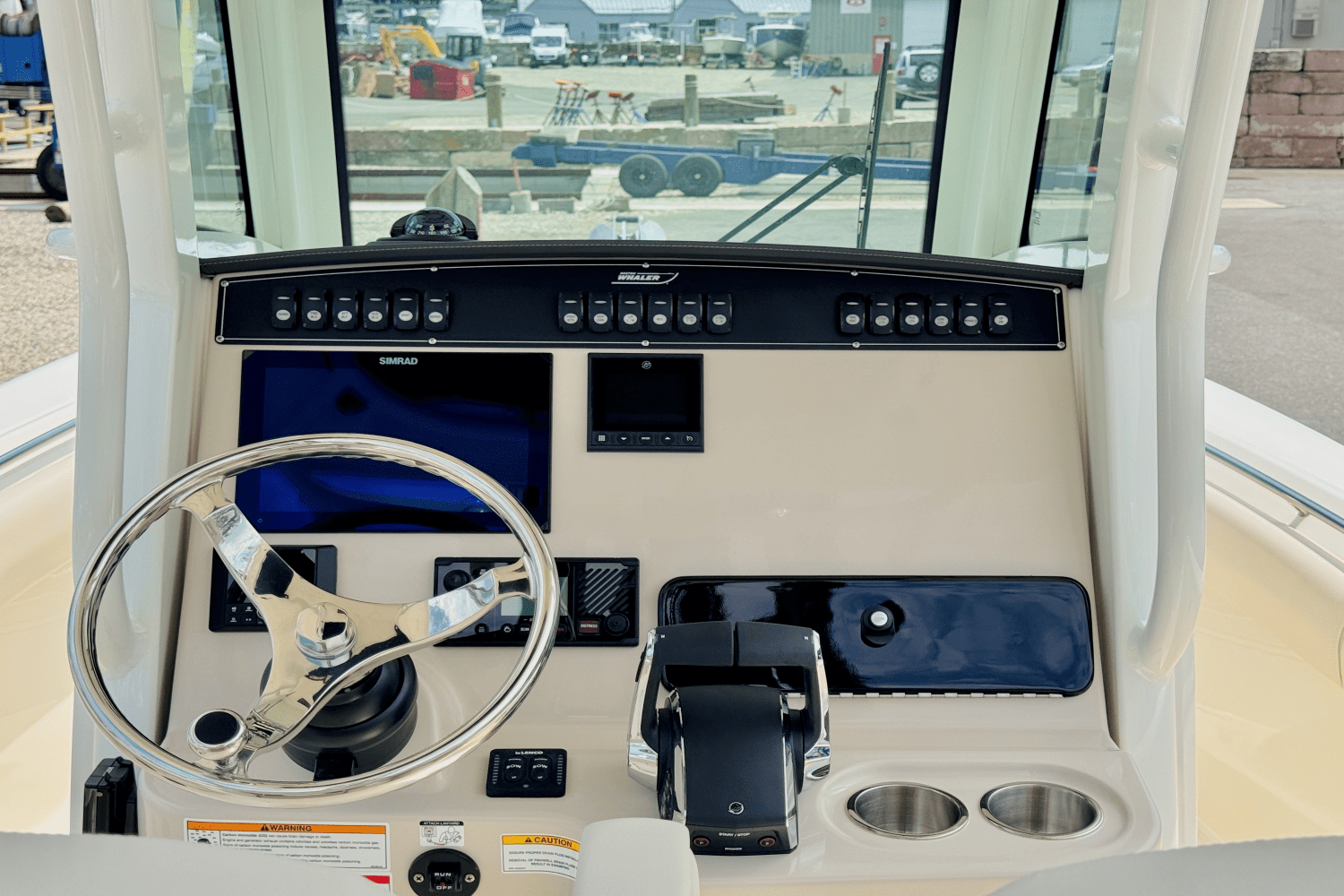 Slide: The Image of Boston Whaler 250 Outrage 2025 - 26