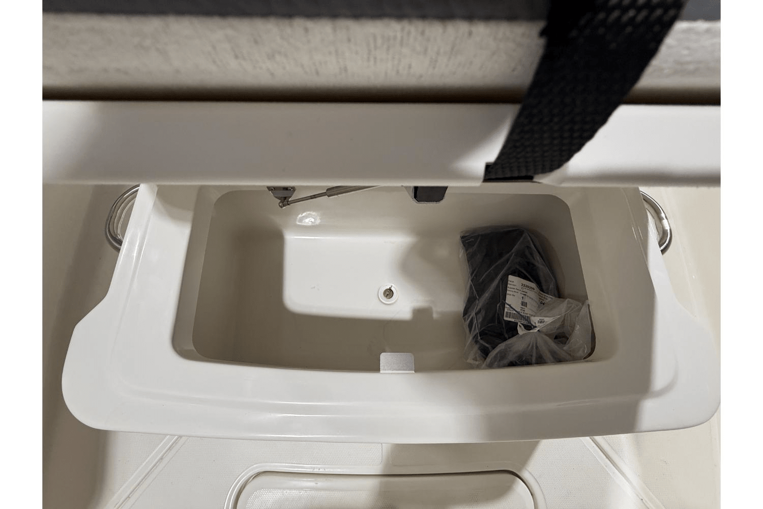 Slide: The Image of Boston Whaler 250 Outrage 2025 - 26