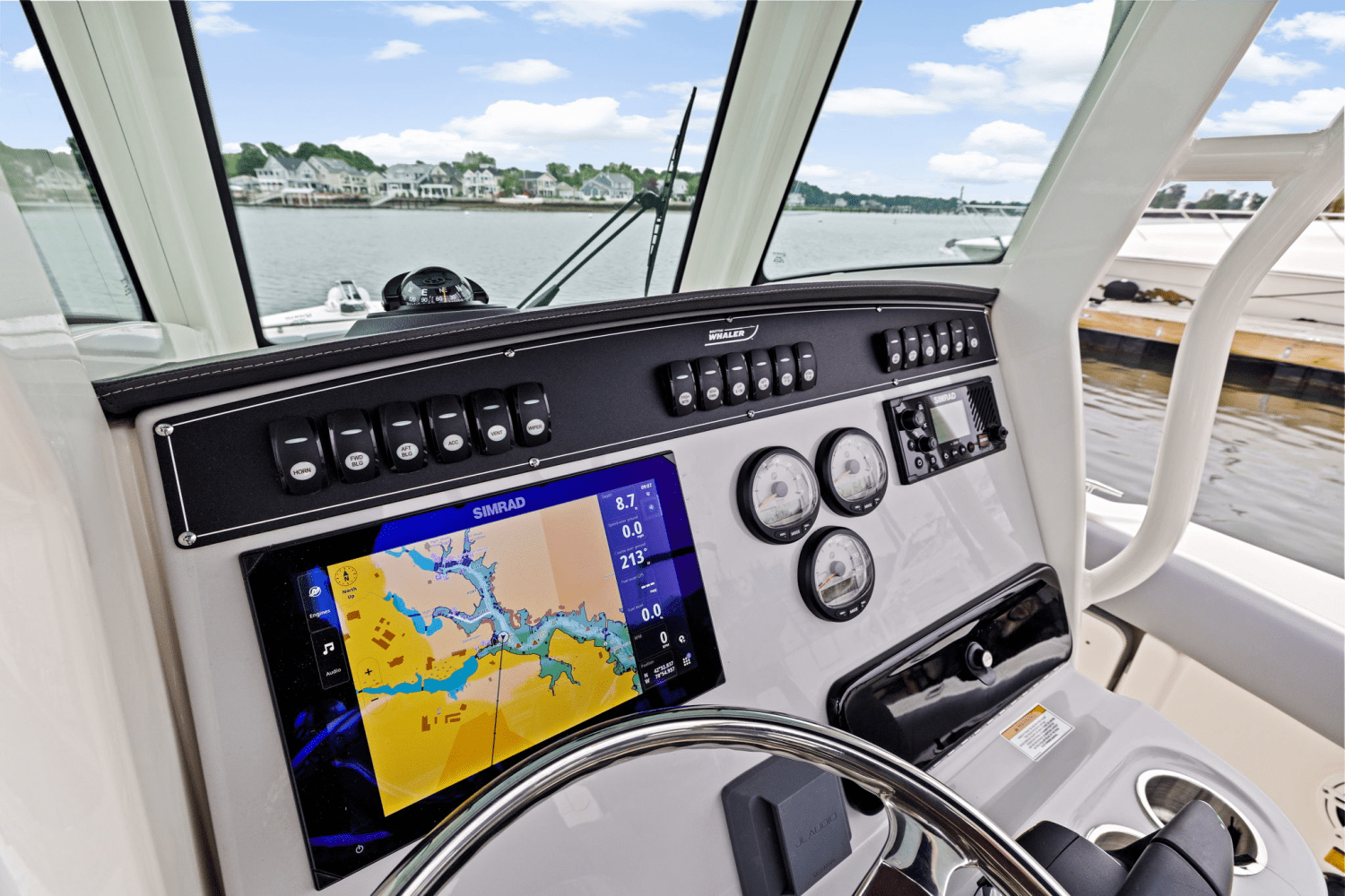 Slide: The Image of Boston Whaler 250 Outrage 2025 - 26