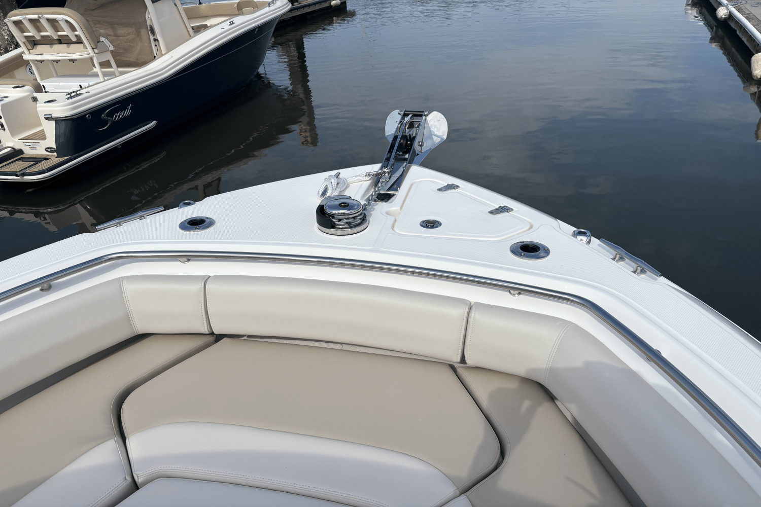 Slide: The Image of Boston Whaler 250 Outrage 2025 - 26