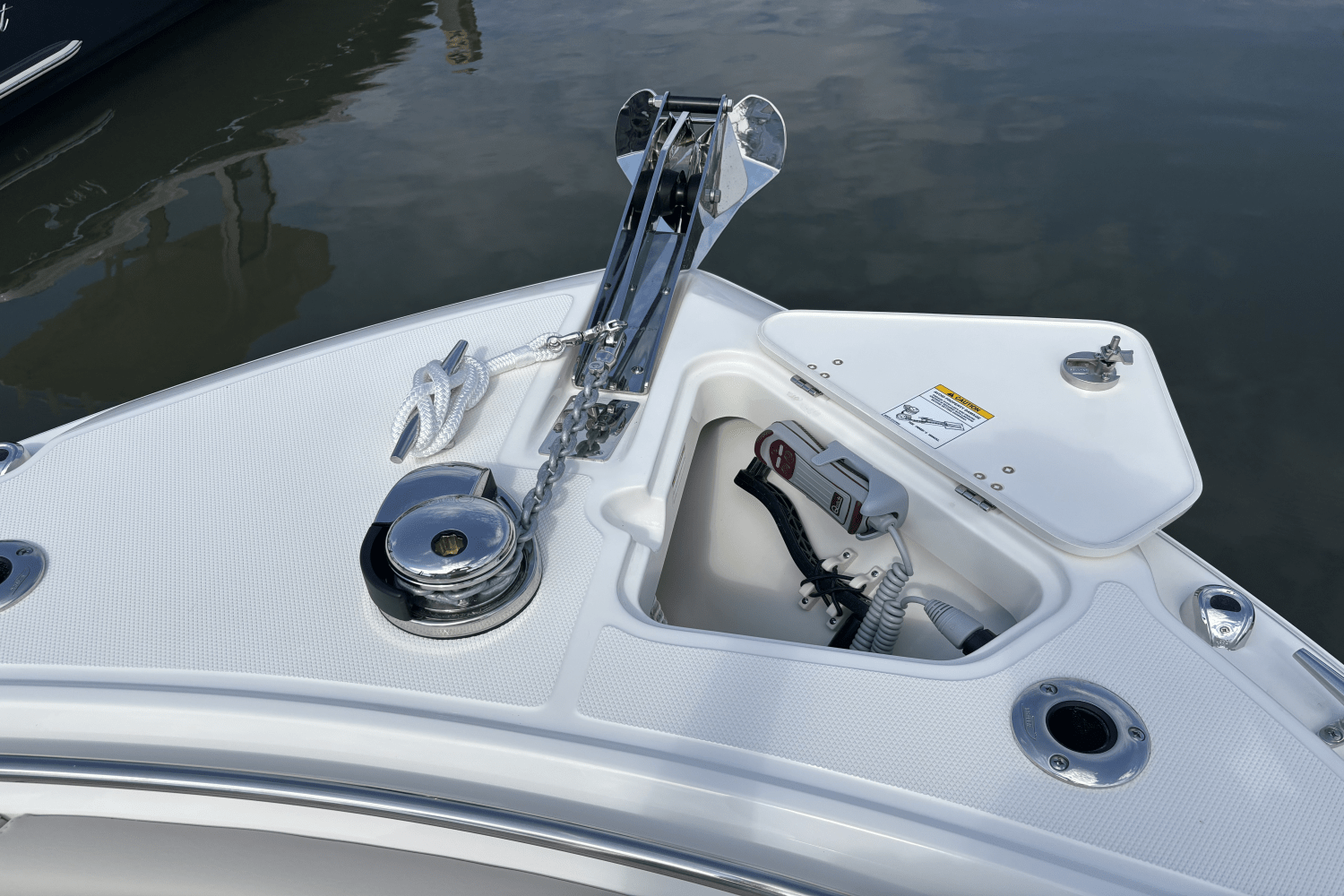 Slide: The Image of Boston Whaler 250 Outrage 2025 - 27