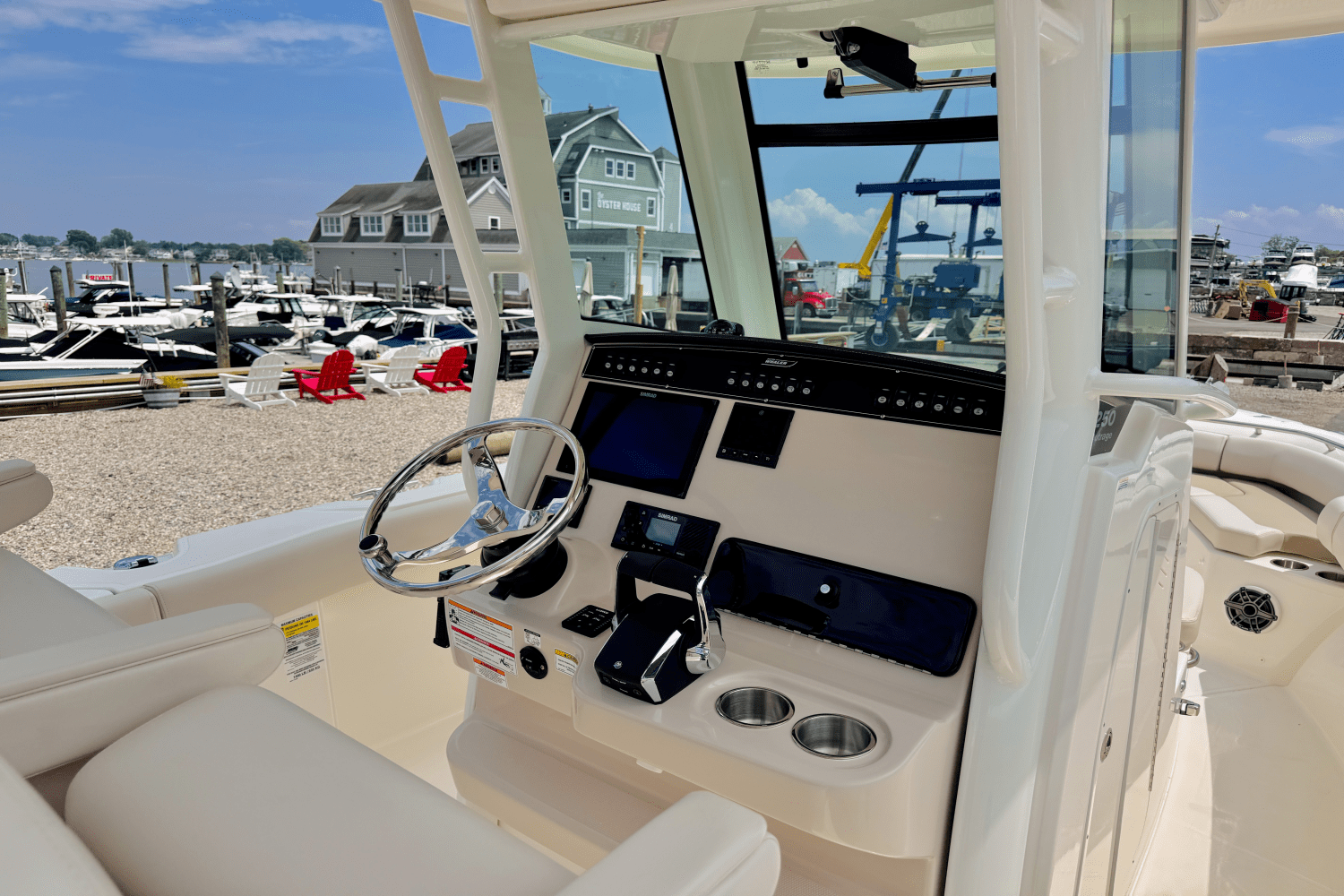 Slide: The Image of Boston Whaler 250 Outrage 2025 - 29