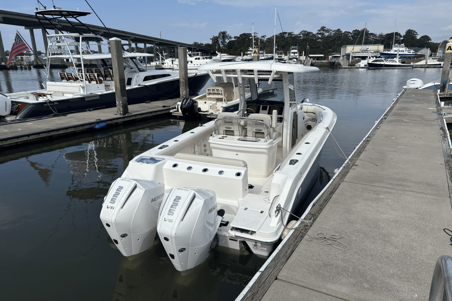 Slide: The Image of Boston Whaler 250 Outrage 2025 - 3