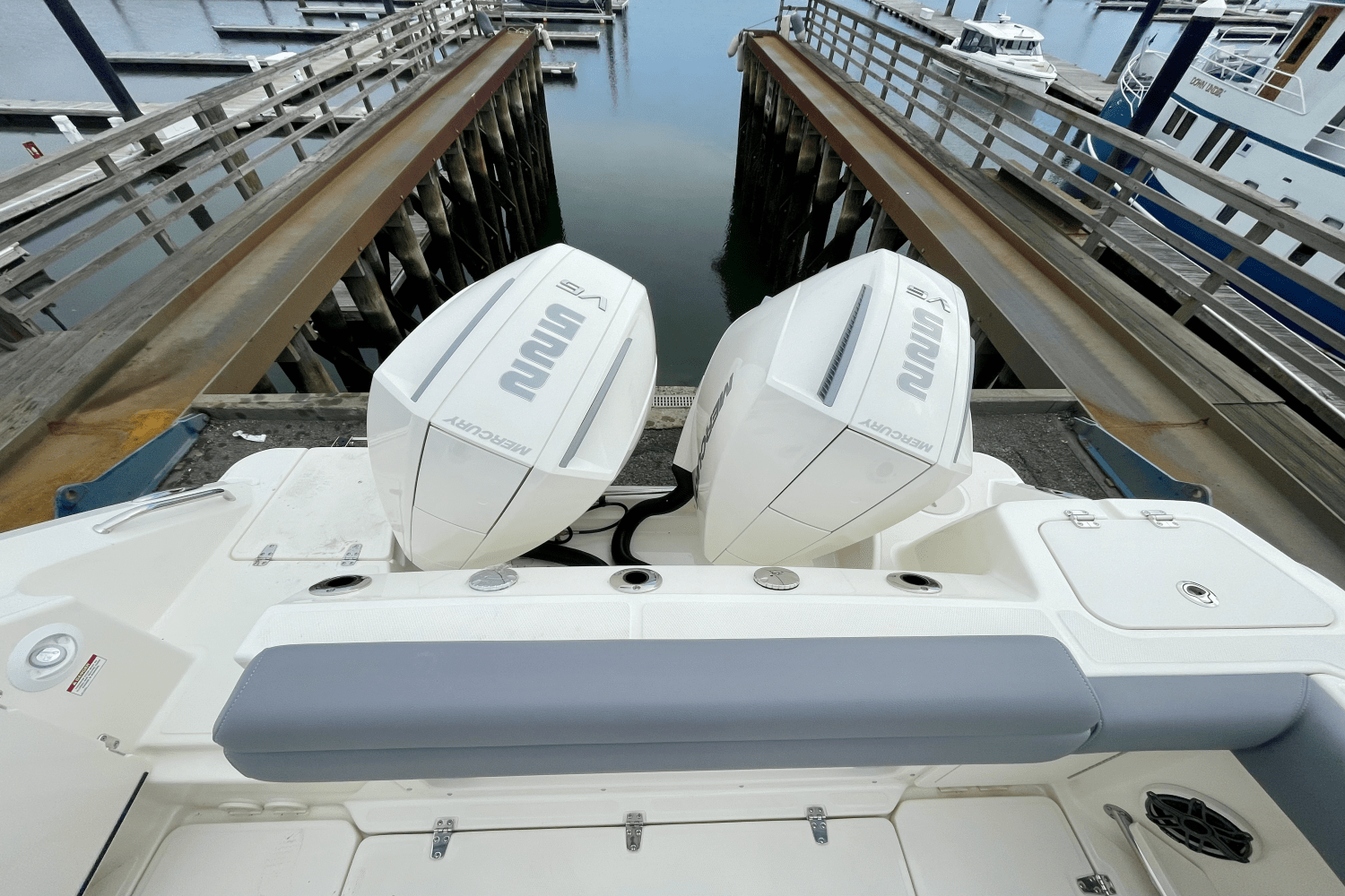 Slide: The Image of Boston Whaler 250 Outrage 2025 - 3