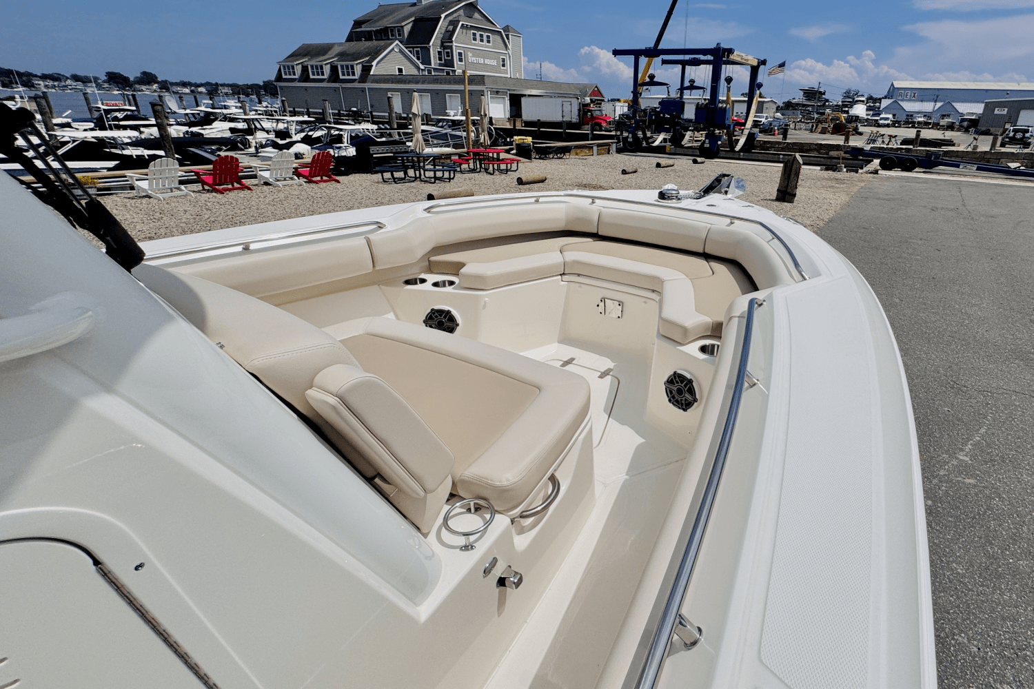 Slide: The Image of Boston Whaler 250 Outrage 2025 - 34