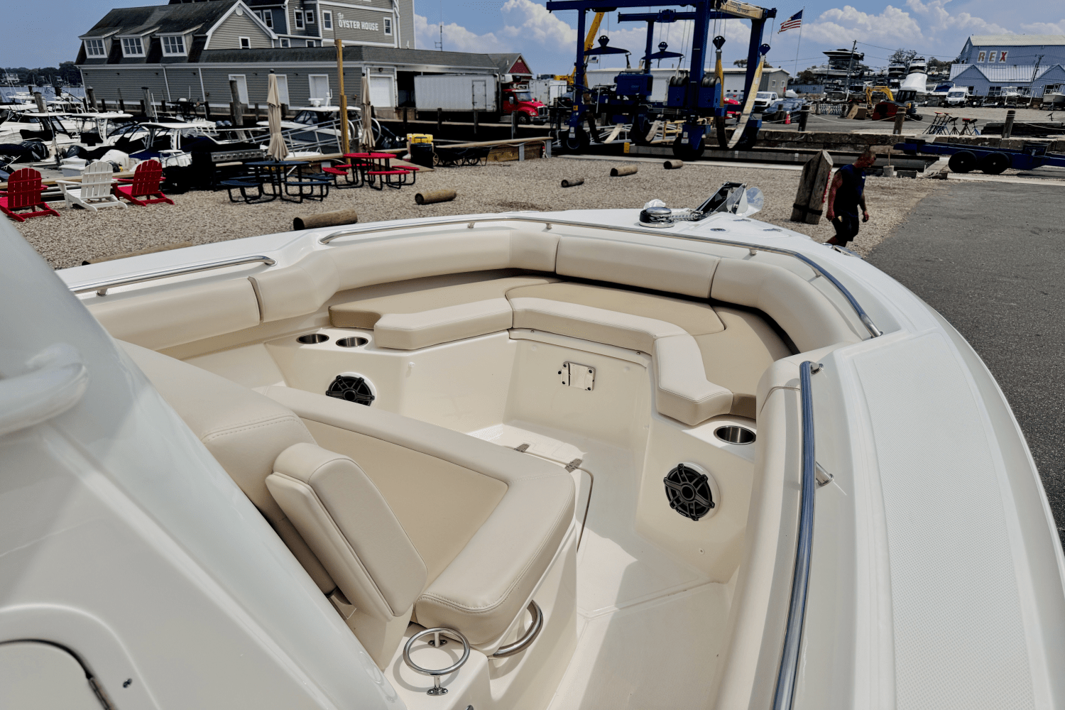 Slide: The Image of Boston Whaler 250 Outrage 2025 - 36