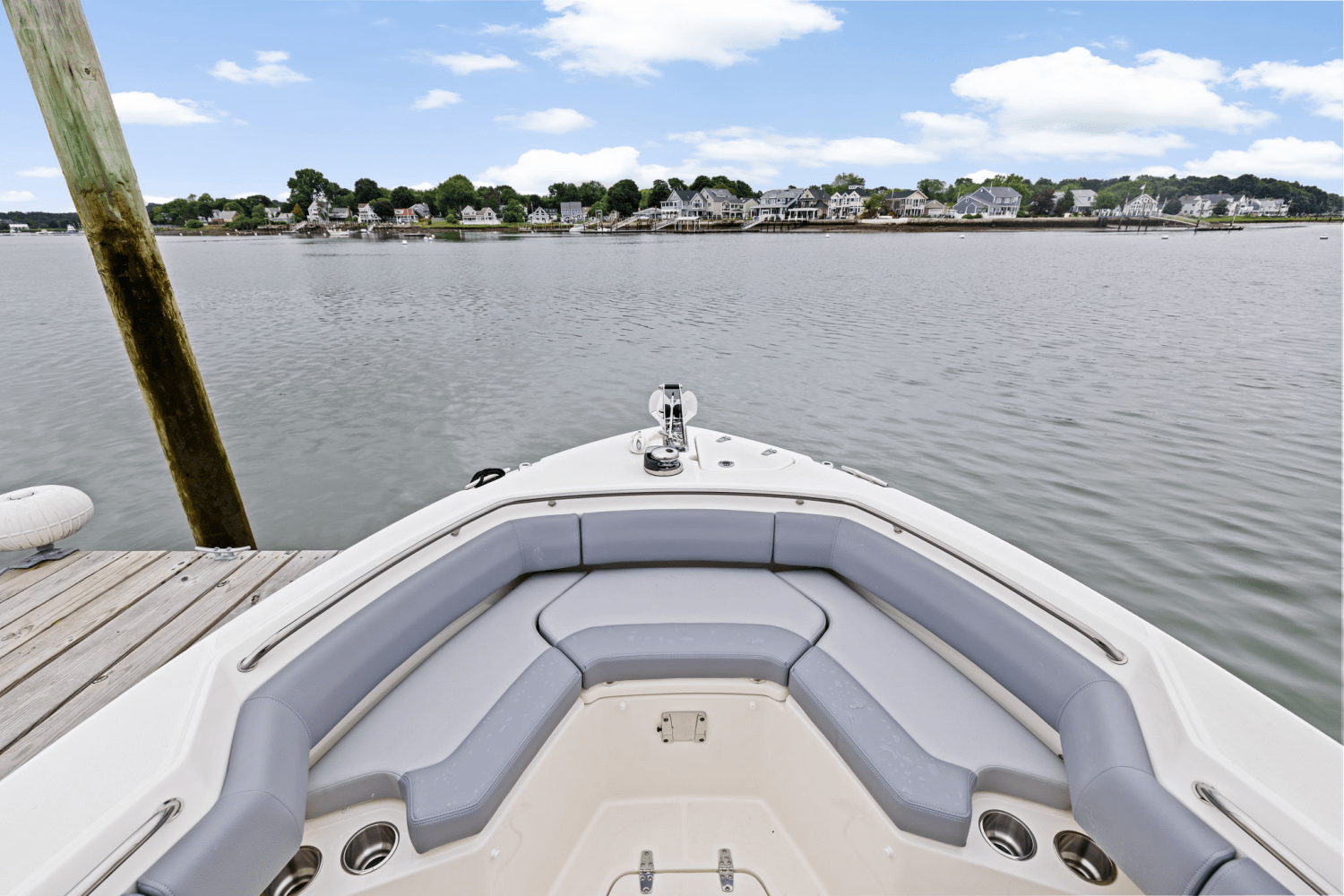 Slide: The Image of Boston Whaler 250 Outrage 2025 - 36