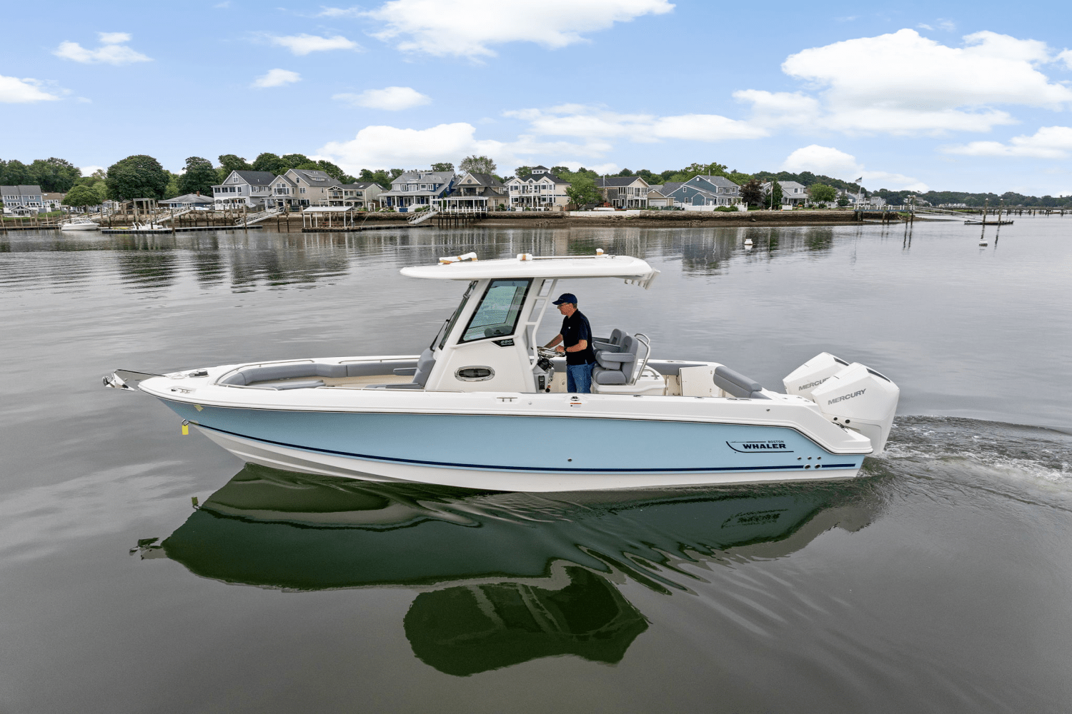 Slide: The Image of Boston Whaler 250 Outrage 2025 - 39