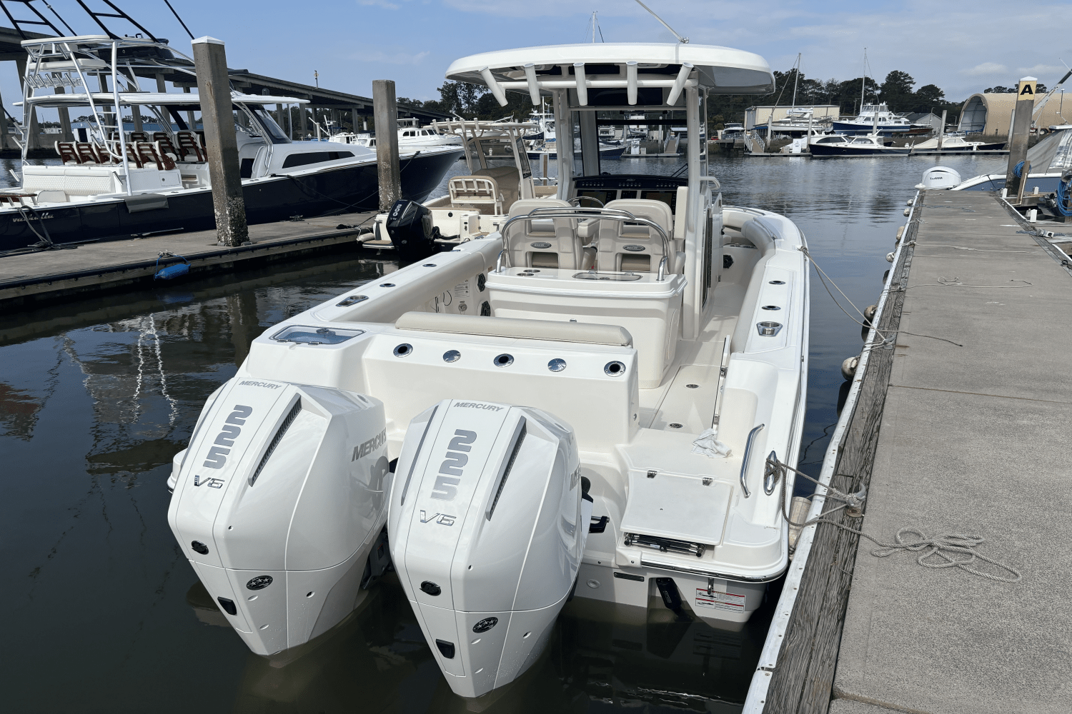 Slide: The Image of Boston Whaler 250 Outrage 2025 - 4