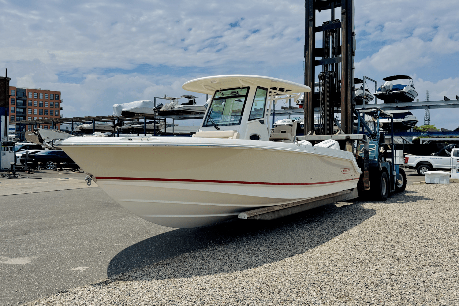 Slide: The Image of Boston Whaler 250 Outrage 2025 - 4