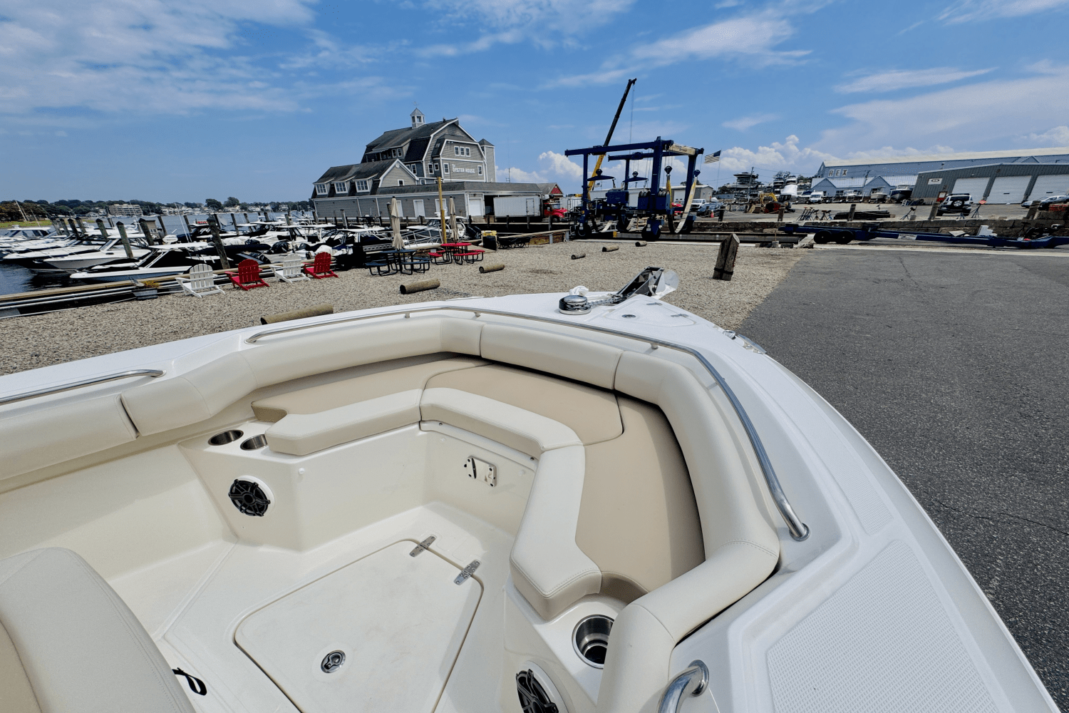 Slide: The Image of Boston Whaler 250 Outrage 2025 - 40