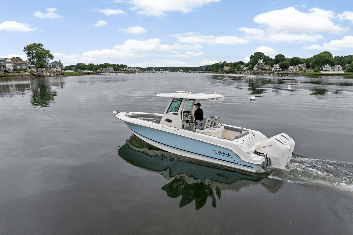 Slide: The Image of Boston Whaler 250 Outrage 2025 - 40