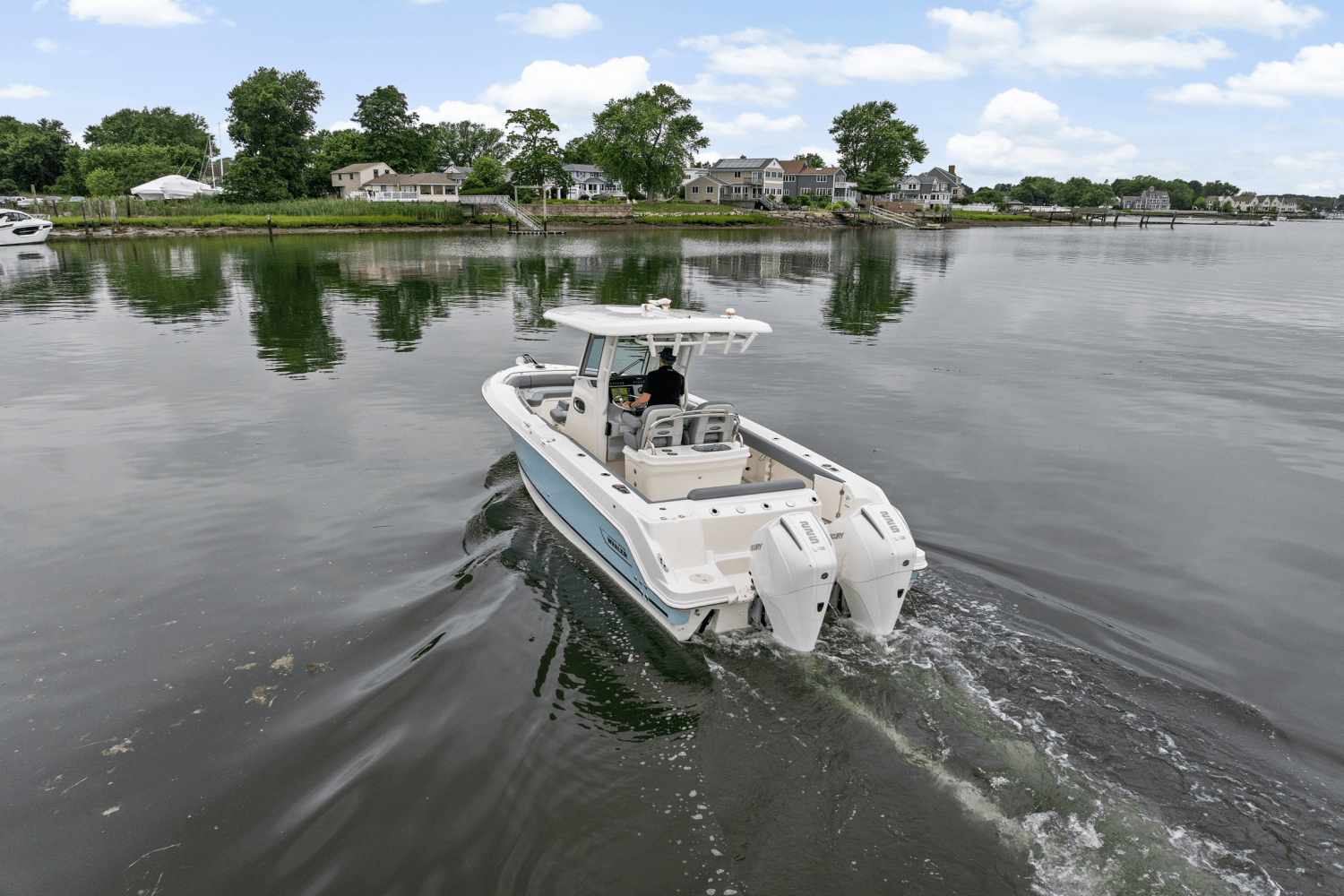 Slide: The Image of Boston Whaler 250 Outrage 2025 - 41